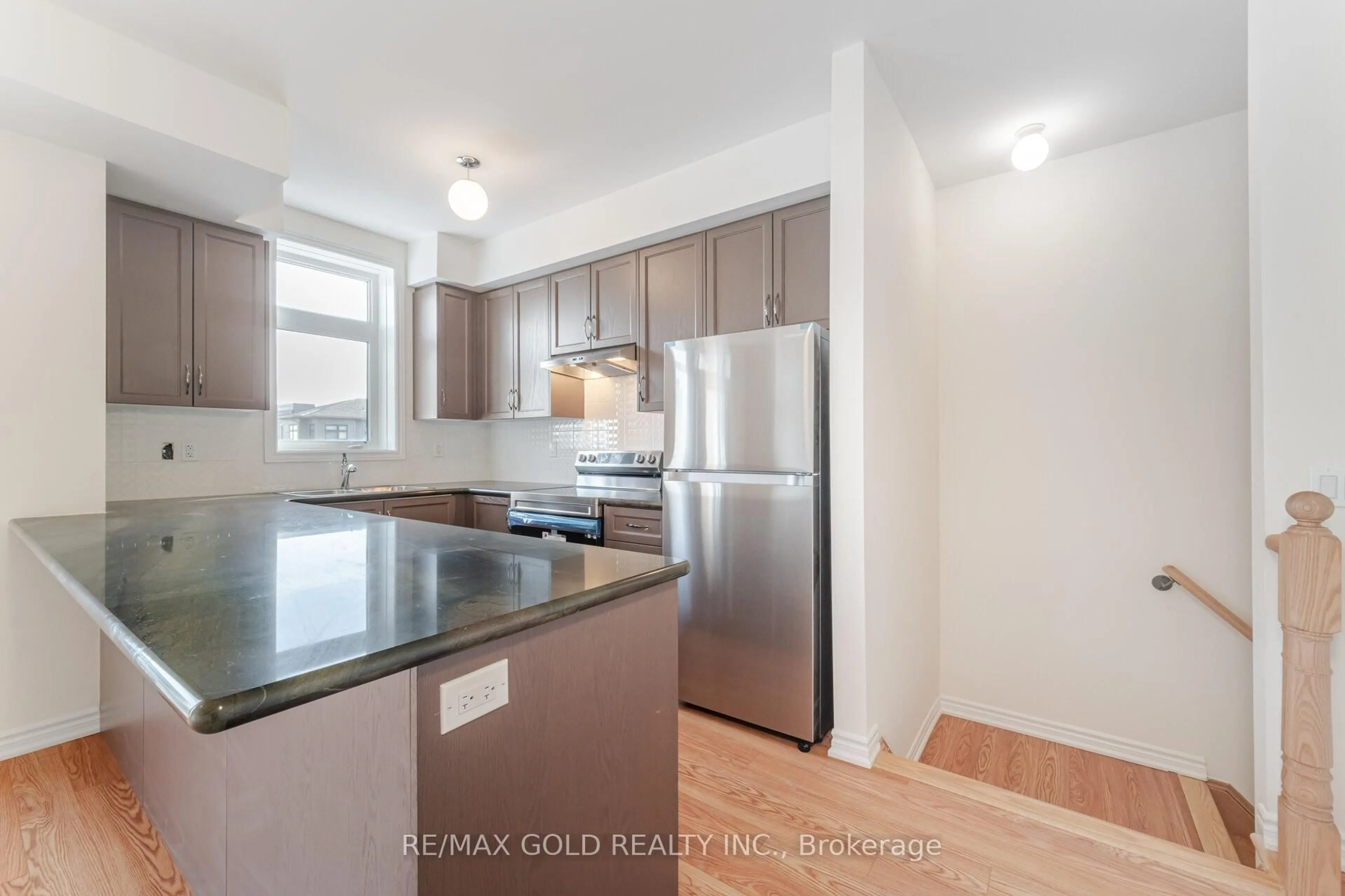 Standard kitchen, wood/laminate floor for 10 Halliford Pl #313, Brampton Ontario L6P 0N5