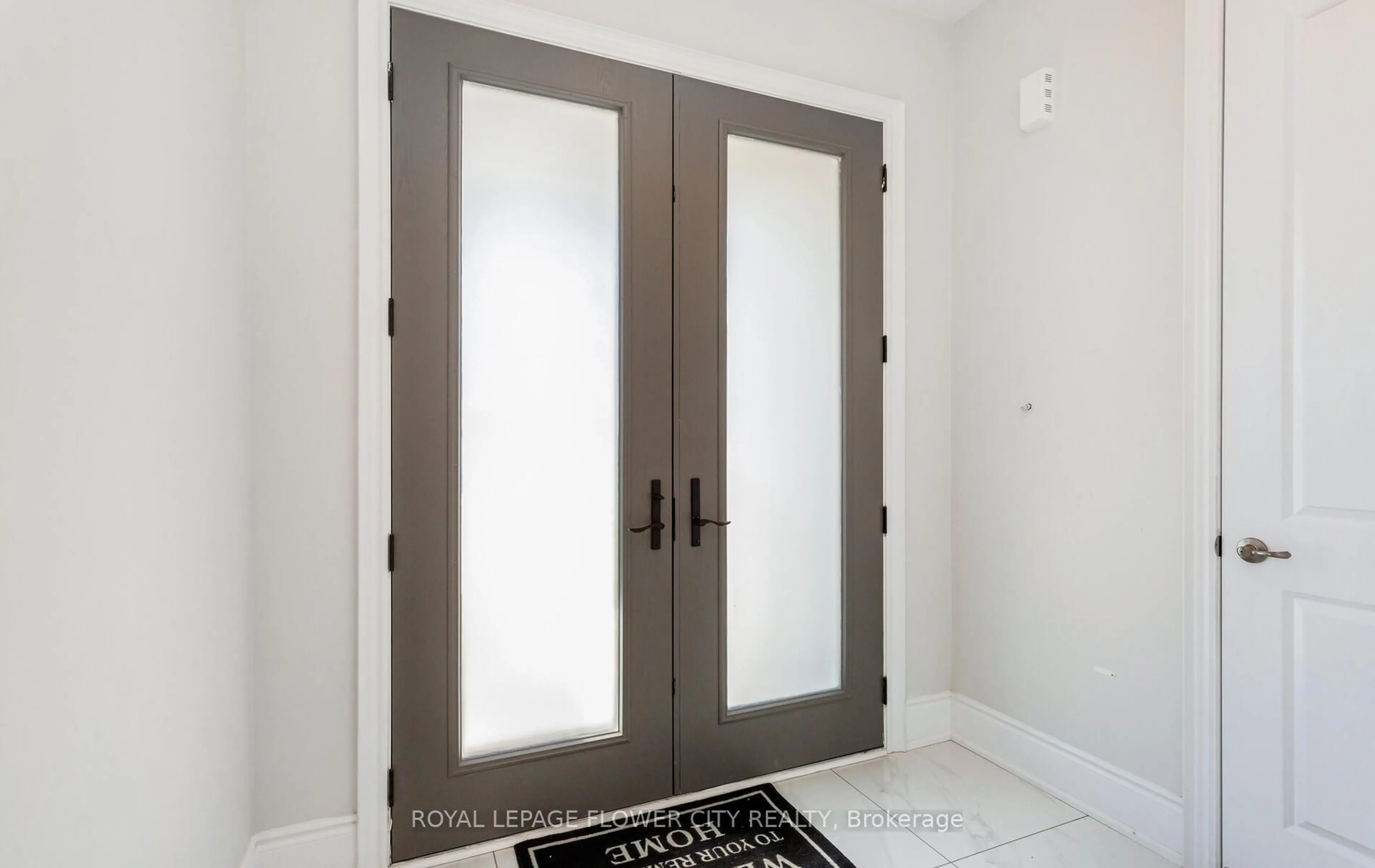 Indoor entryway for 25 Icon St, Brampton Ontario L6R 4E5