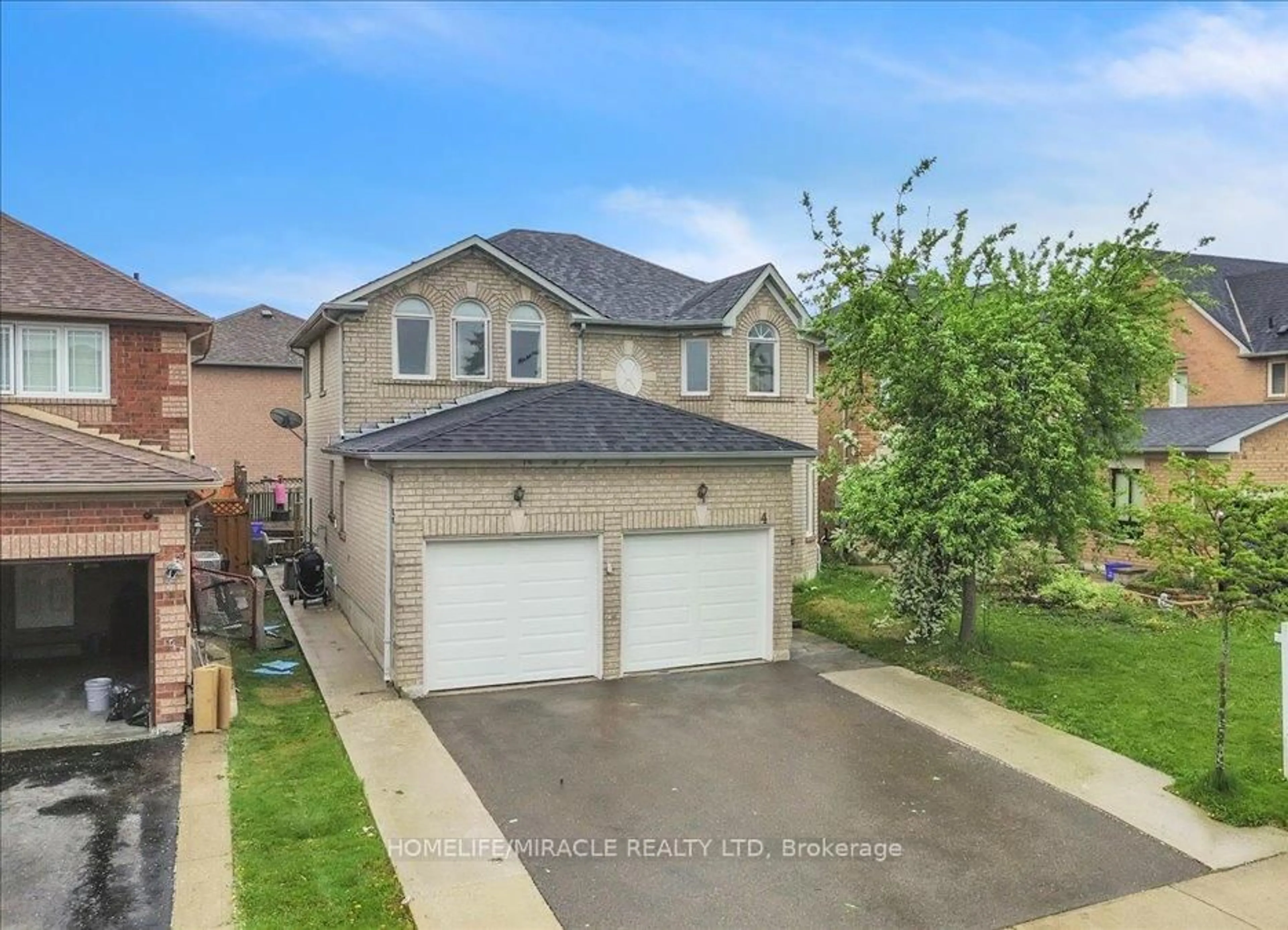 A pic from outside/outdoor area/front of a property/back of a property/a pic from drone, street for 4 Peppertree Cres, Brampton Ontario L6R 1N4
