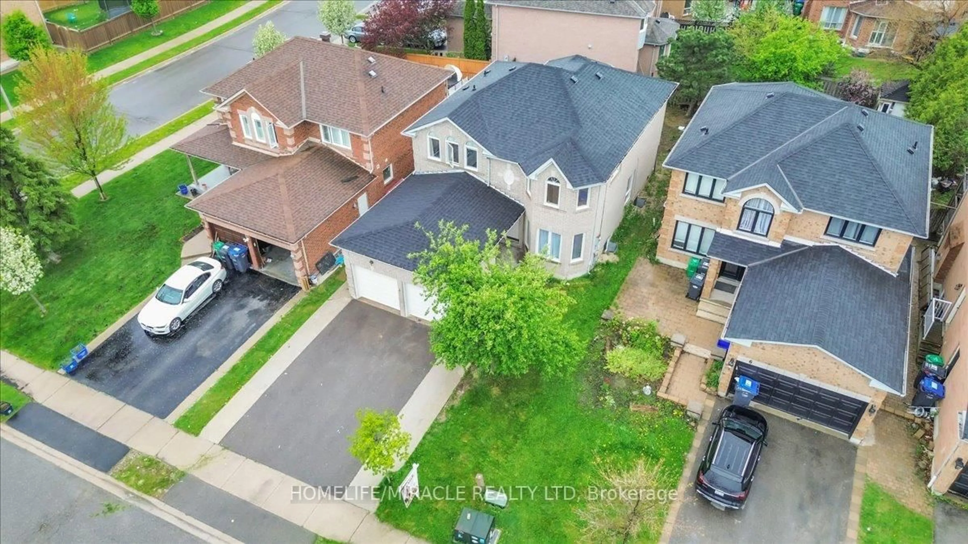 A pic from outside/outdoor area/front of a property/back of a property/a pic from drone, street for 4 Peppertree Cres, Brampton Ontario L6R 1N4