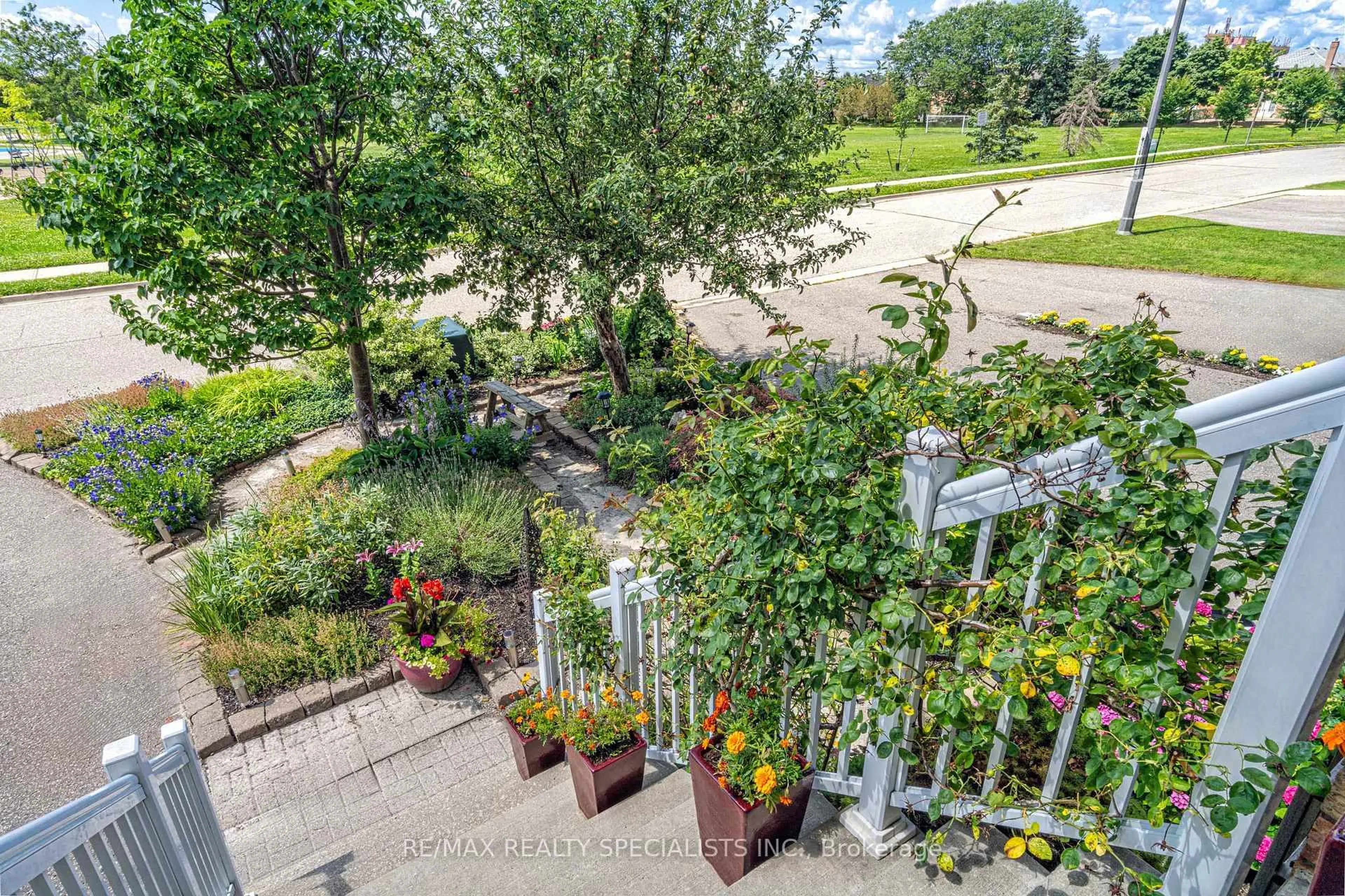 Patio, street for 5082 Parkplace Circ, Mississauga Ontario L5V 2M1