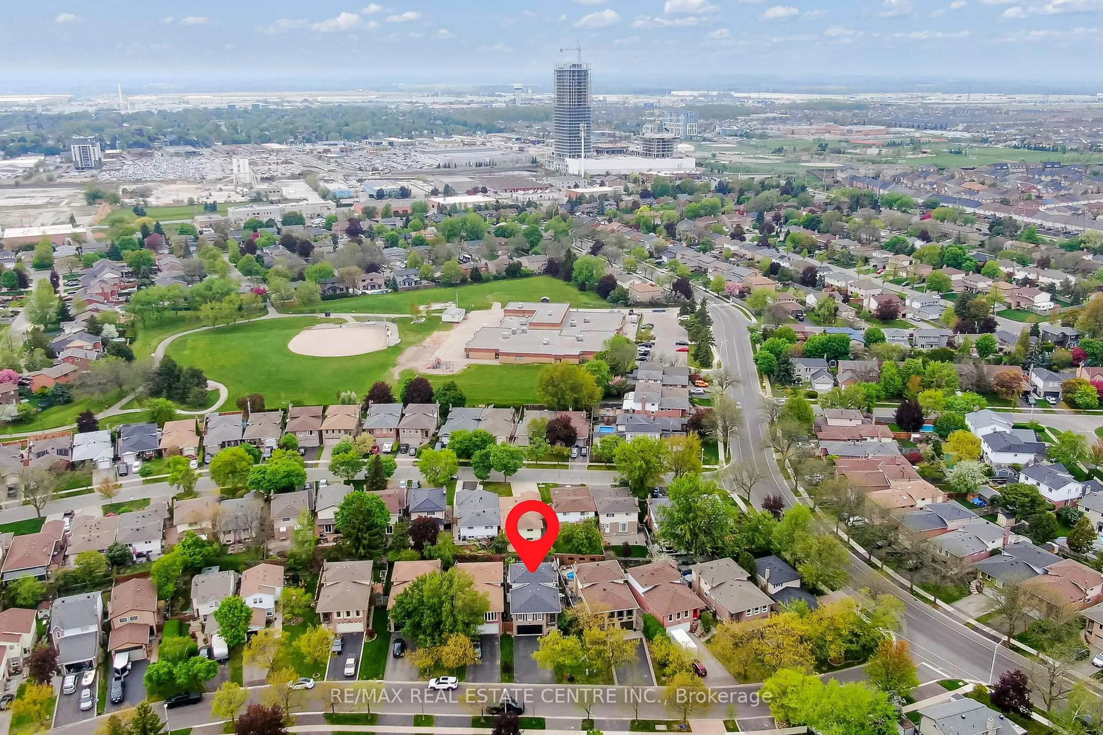 A pic from outside/outdoor area/front of a property/back of a property/a pic from drone, city buildings view from balcony for 834 Merritt Dr, Milton Ontario L9T 4K1