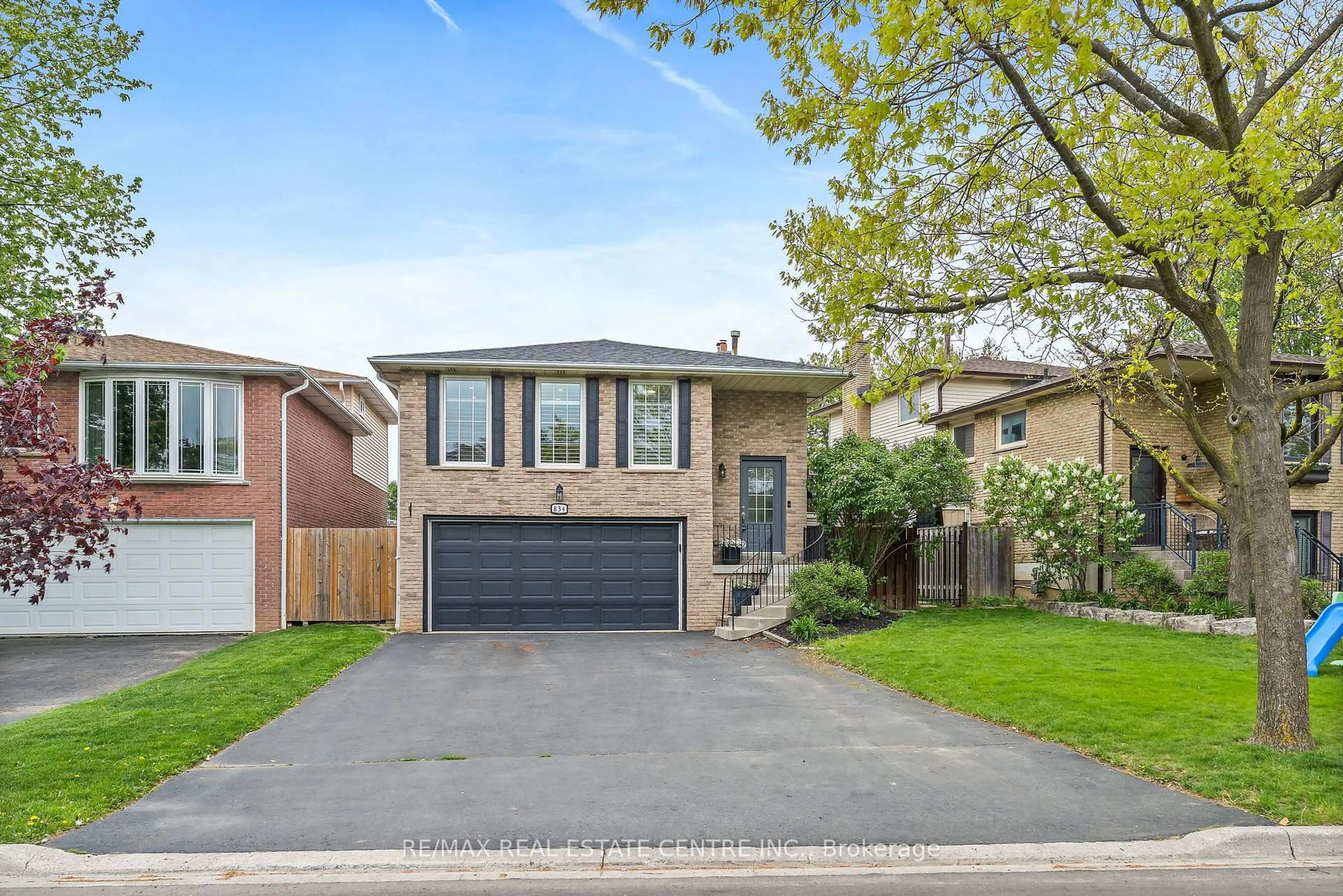 Unknown for 834 Merritt Dr, Milton Ontario L9T 4K1