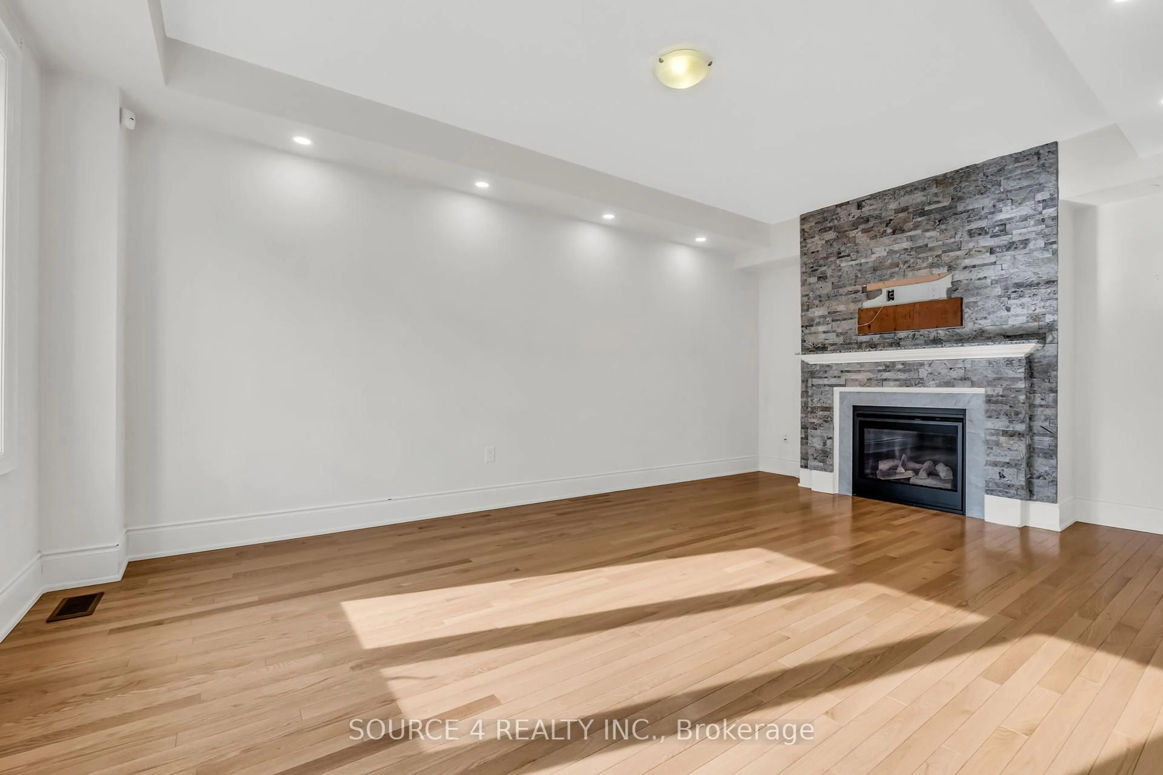 A pic of a room for 112 Thorndale Rd, Brampton Ontario L6P 4M7