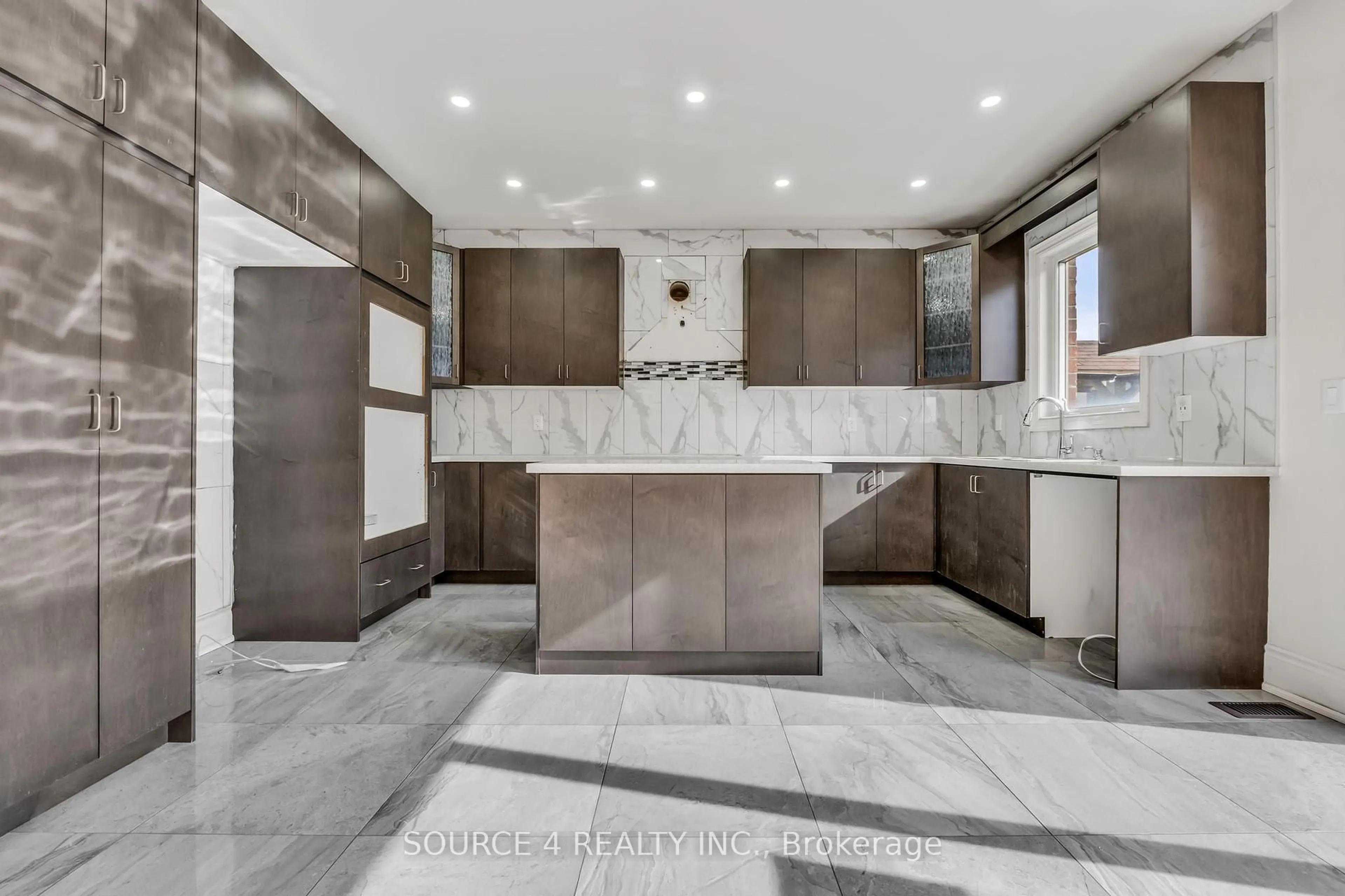 Contemporary kitchen, ceramic/tile floor for 112 Thorndale Rd, Brampton Ontario L6P 4M7