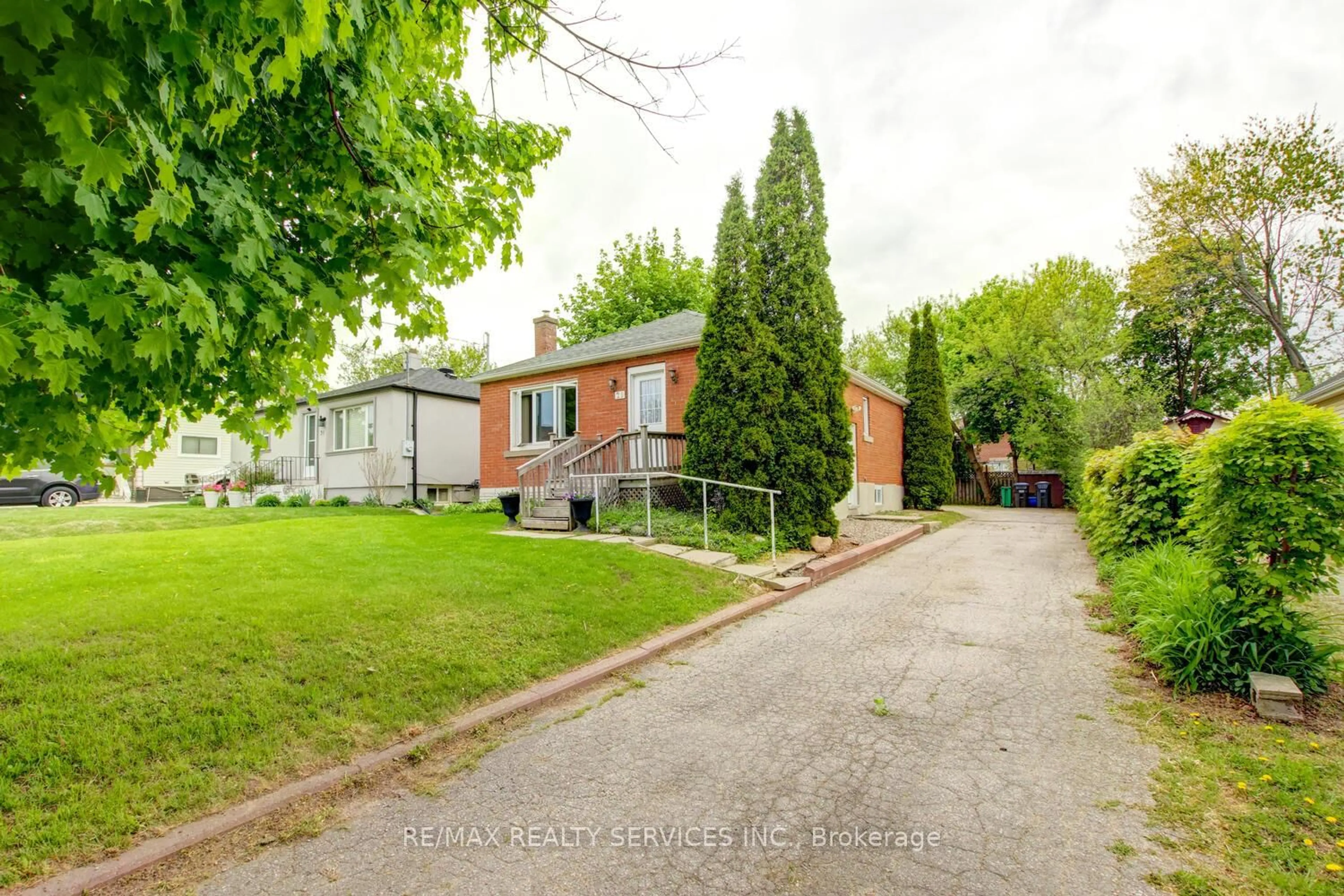 Unknown for 29 Woodward Ave, Brampton Ontario L6V 1K2
