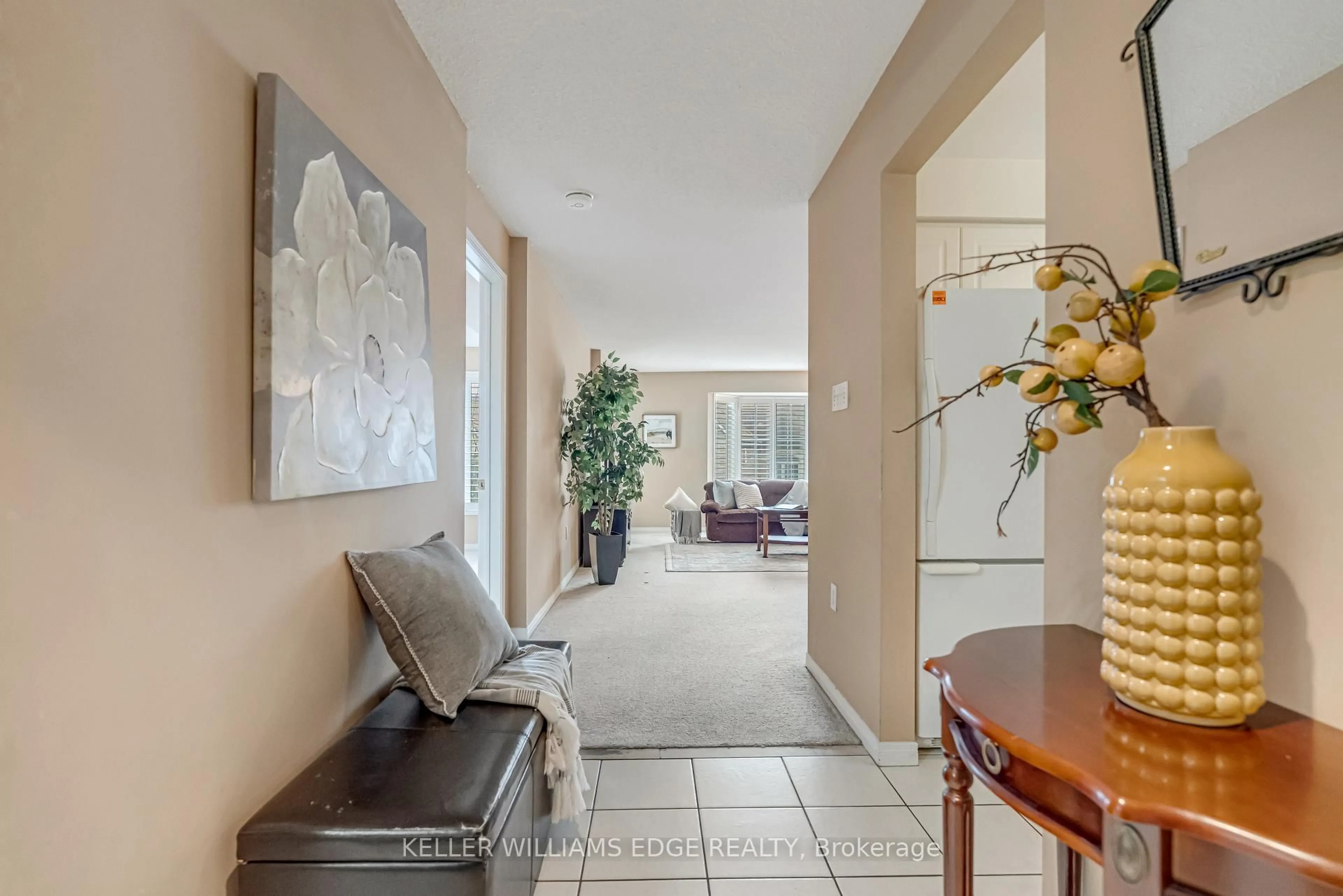Indoor foyer for 216 Plains Rd #D403, Burlington Ontario L7T 4L2