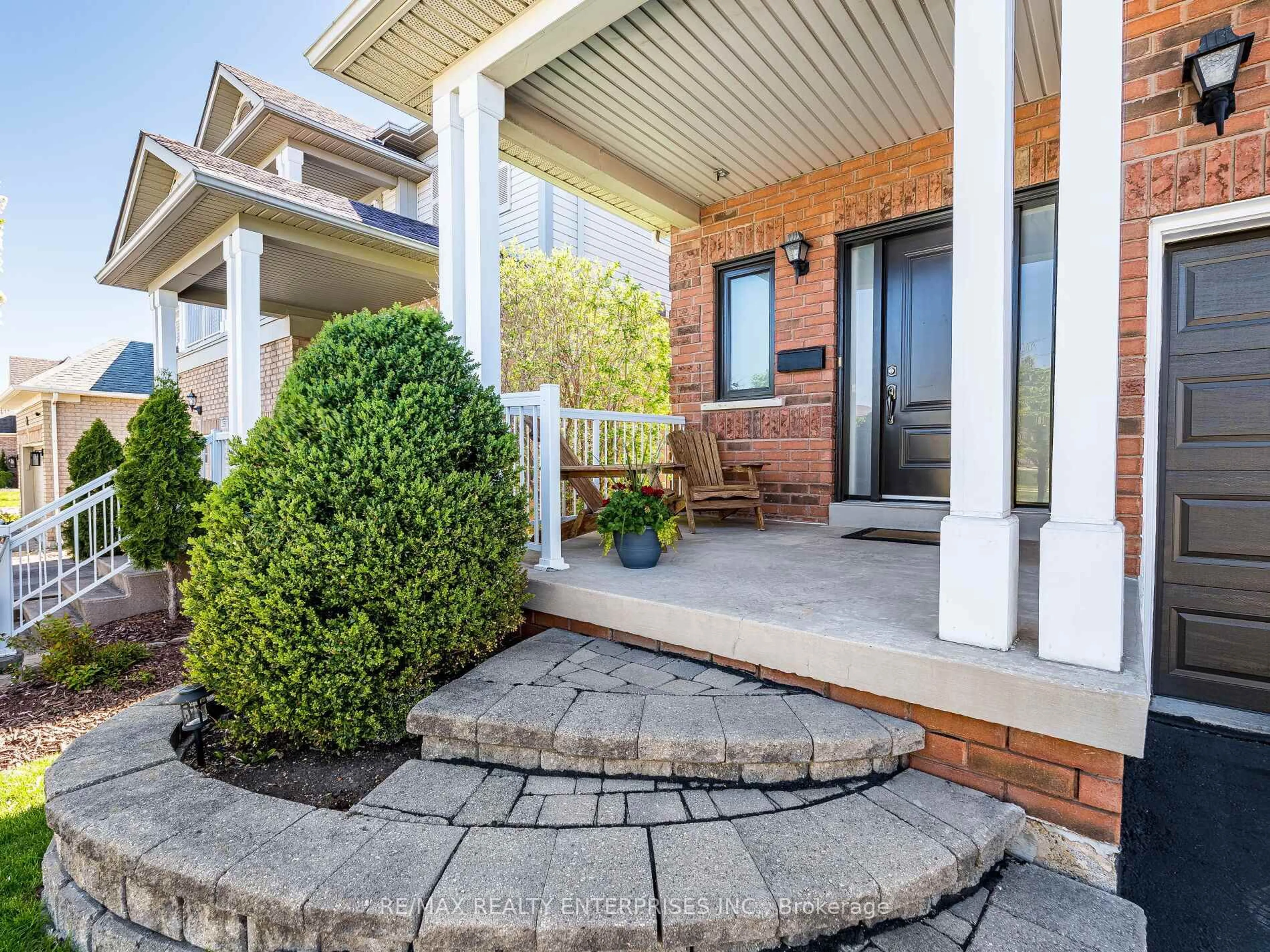 Home with brick exterior material, street for 256 Sherwood Rd, Milton Ontario L9T 7C3