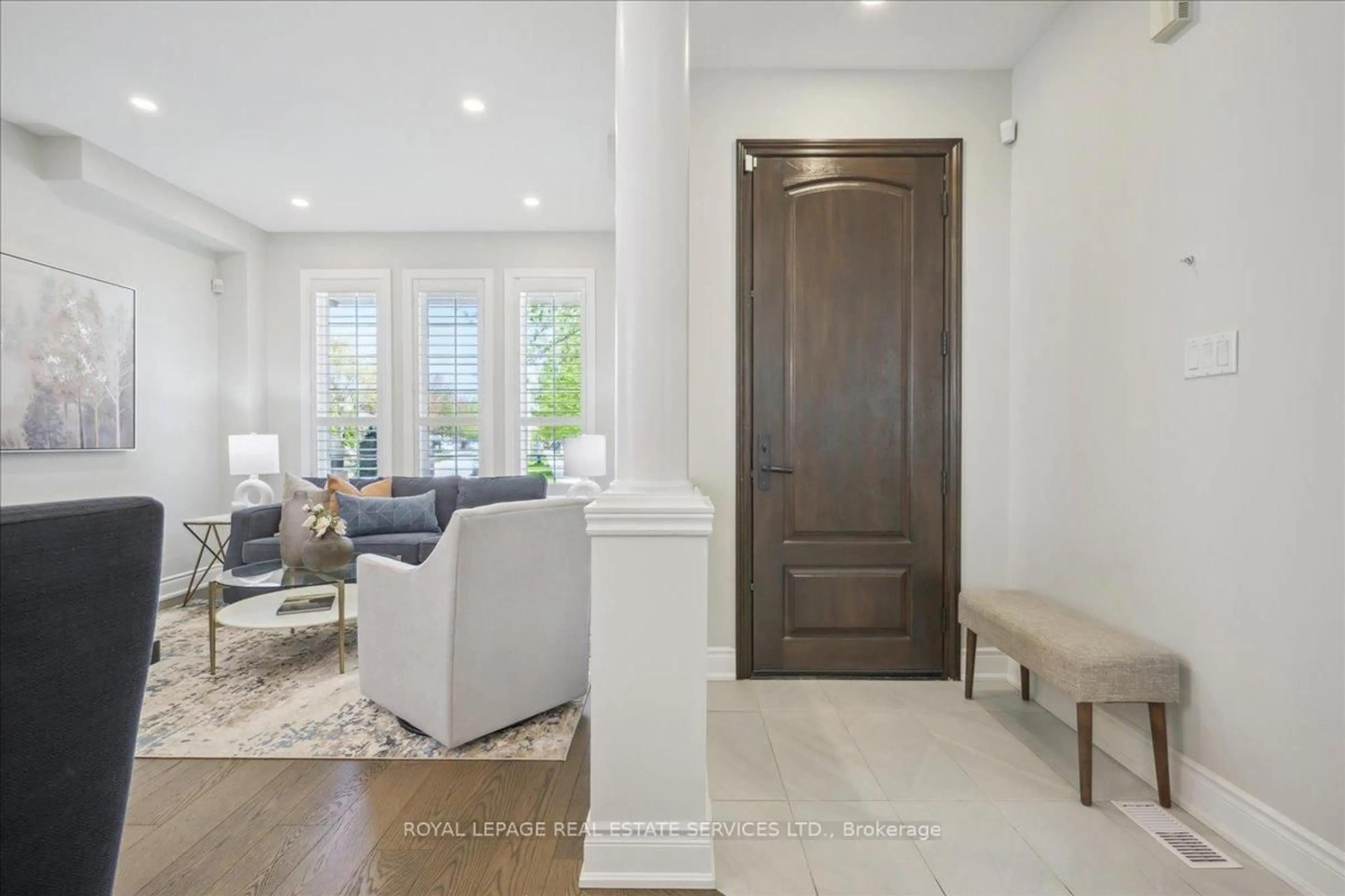 Indoor entryway for 3427 Whilabout Terr, Oakville Ontario L6L 0A7