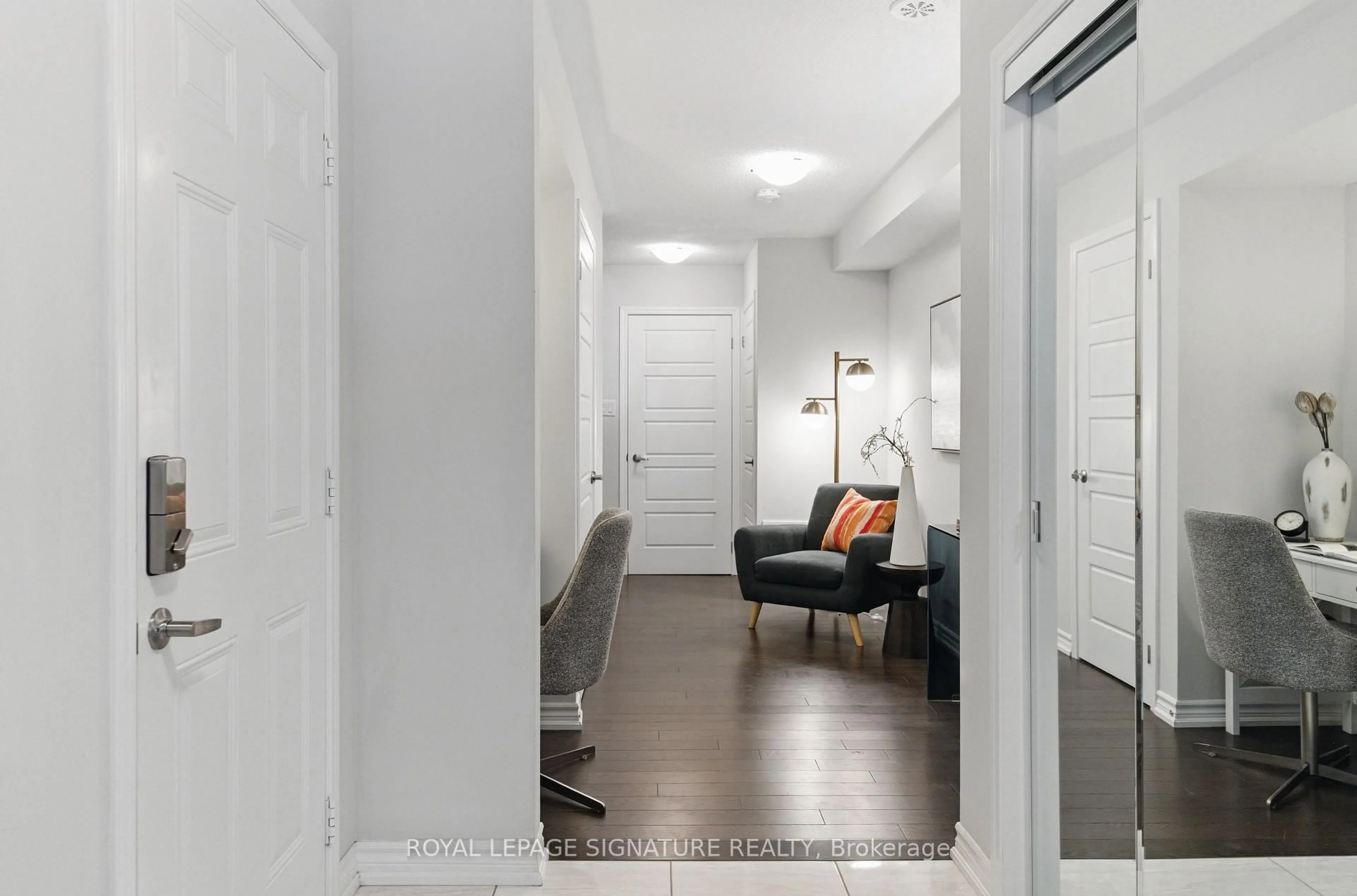 Indoor entryway for 1222 Rose Way #12, Milton Ontario L9E 1P2