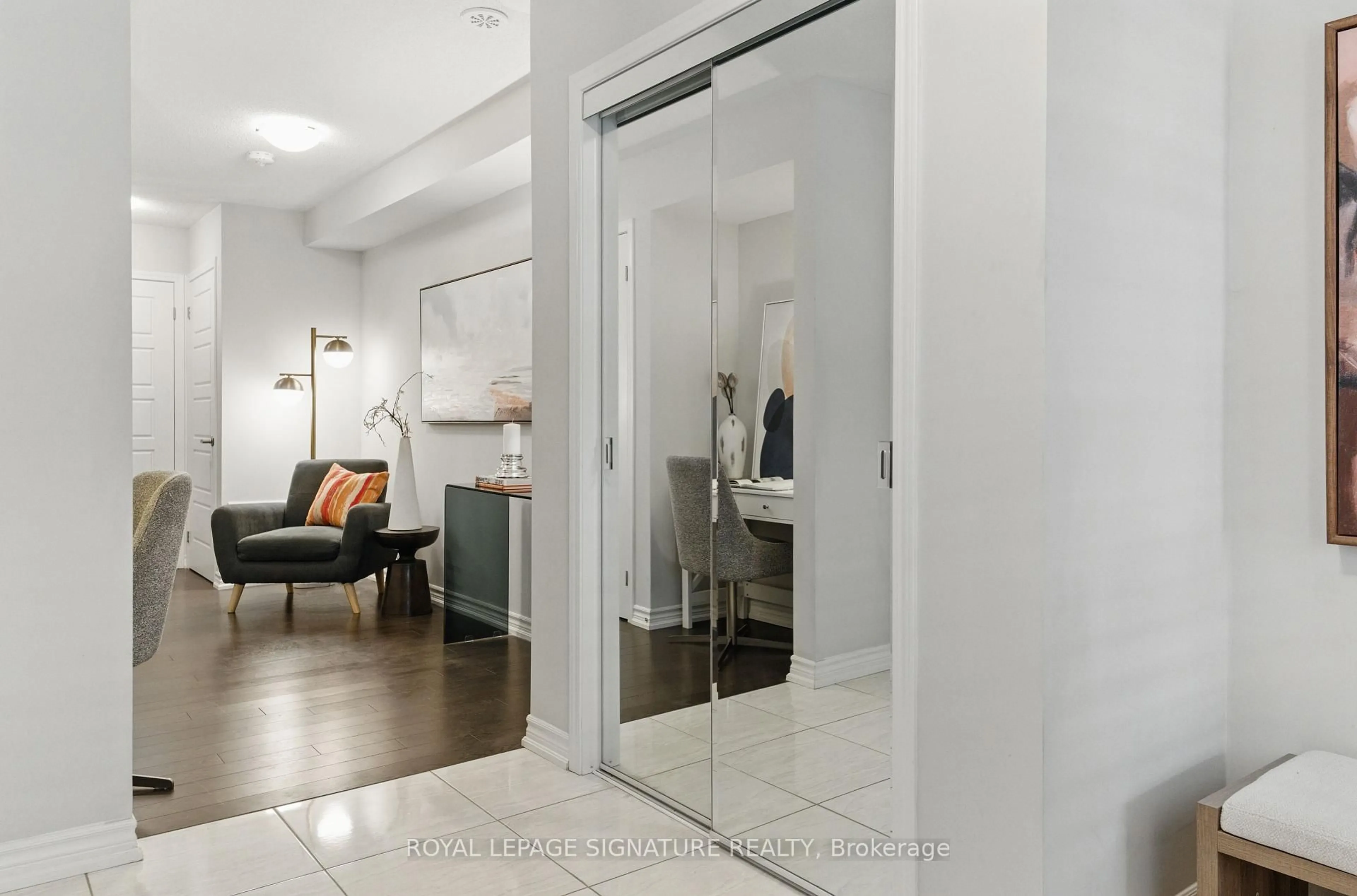 Indoor entryway for 1222 Rose Way #12, Milton Ontario L9E 1P2