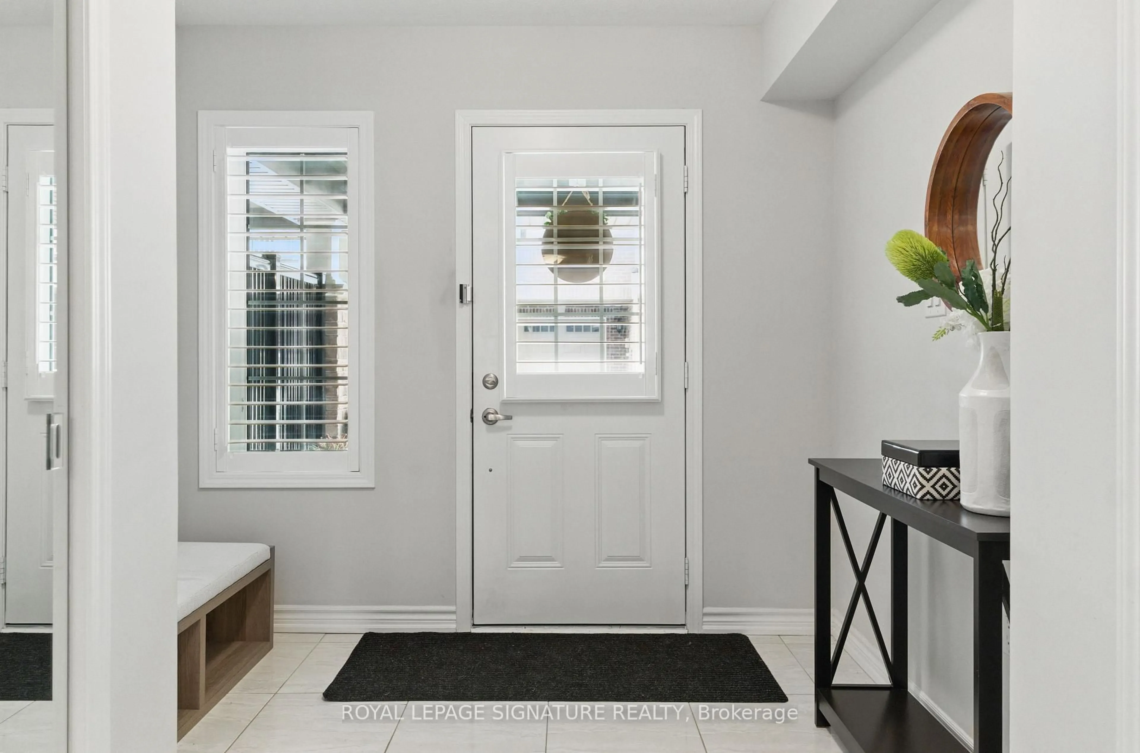 Indoor entryway for 1222 Rose Way #12, Milton Ontario L9E 1P2