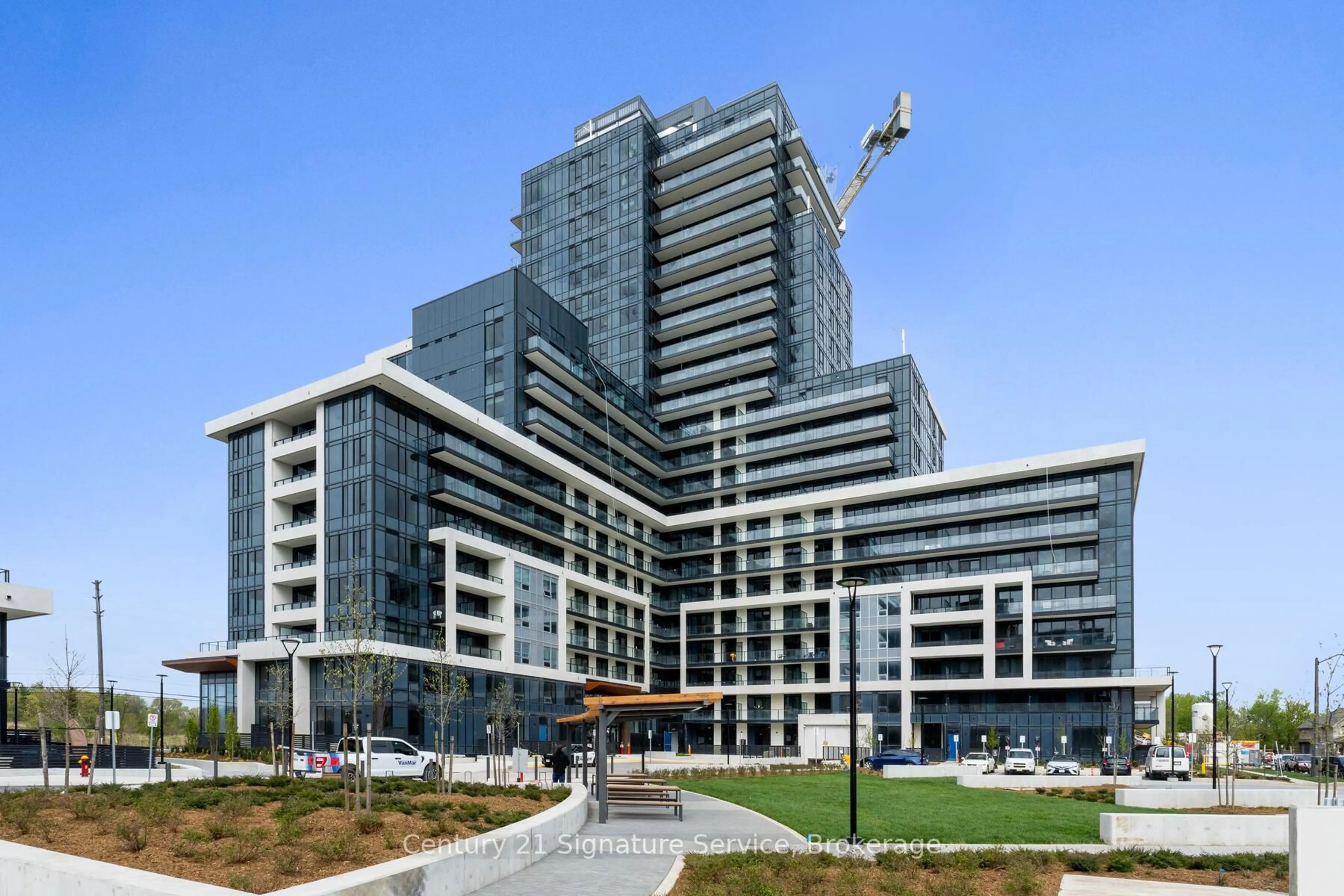 Indoor foyer for 3220 William Coltson Ave #614, Oakville Ontario L6H 7W6