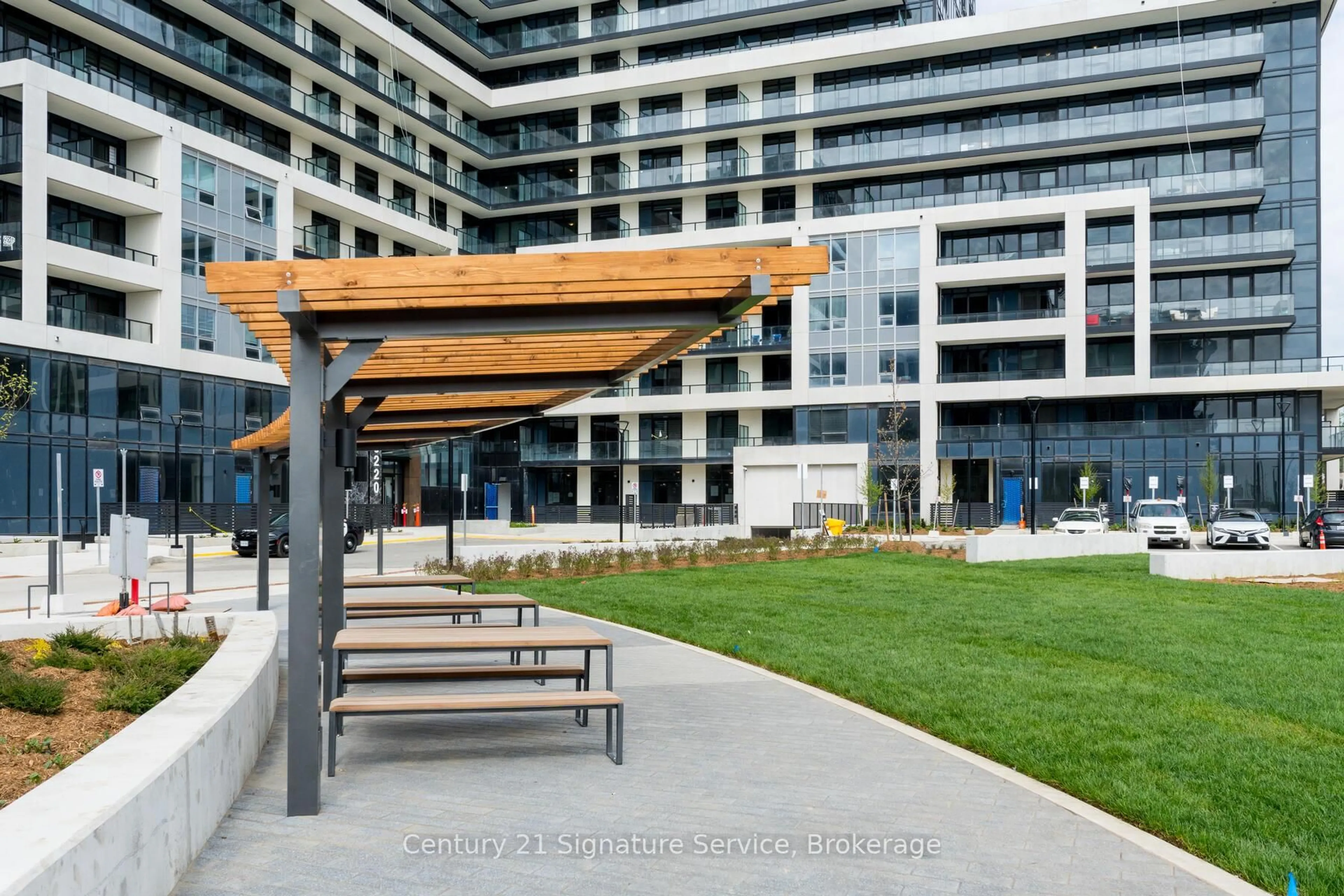 Patio, street for 3220 William Coltson Ave #614, Oakville Ontario L6H 7W6