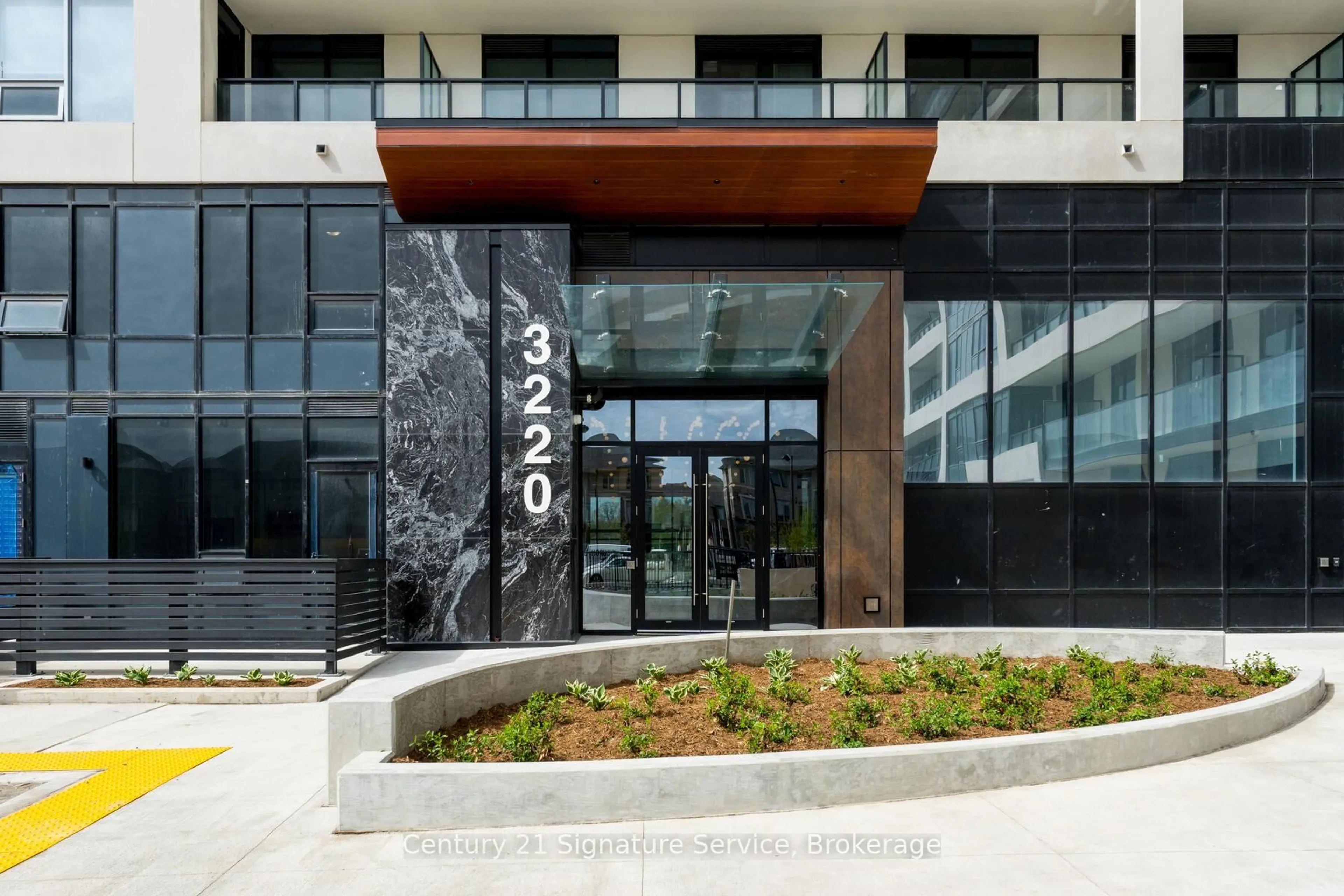 Indoor foyer for 3220 William Coltson Ave #614, Oakville Ontario L6H 7W6
