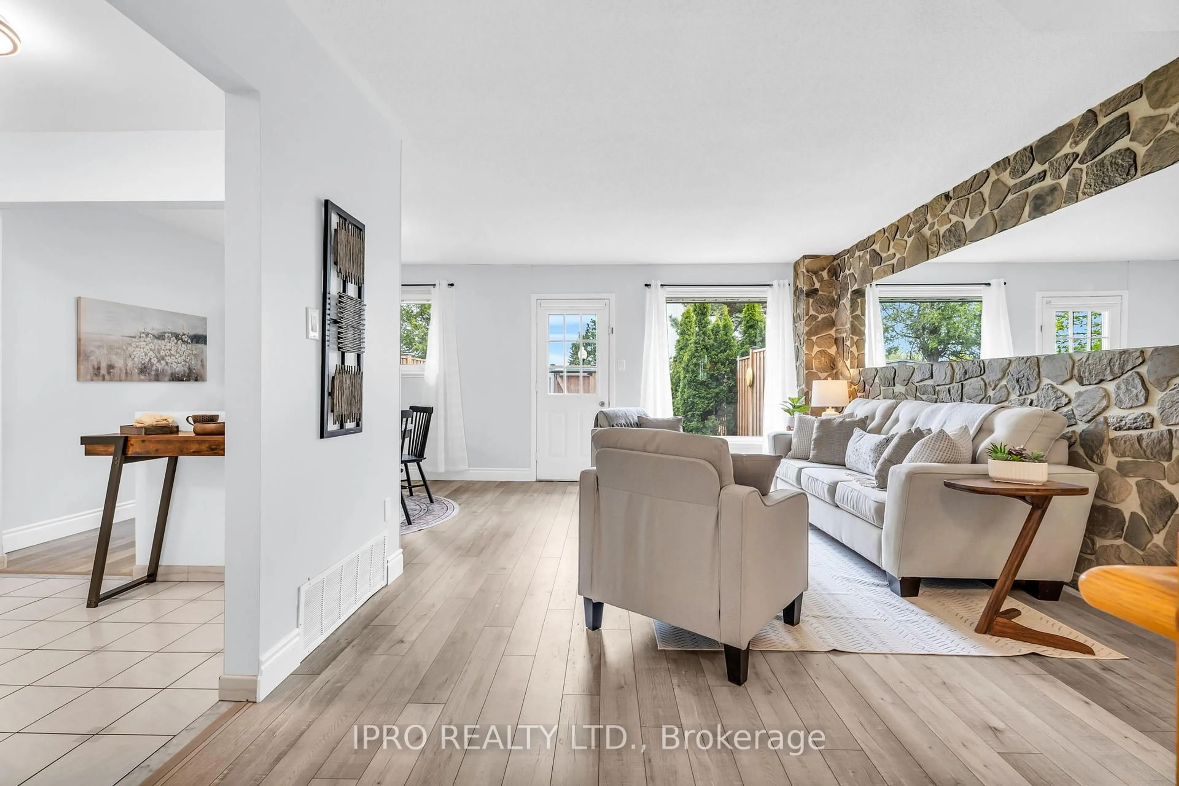 Living room with furniture, unknown for 40 Village Crt, Brampton Ontario L6W 1A6