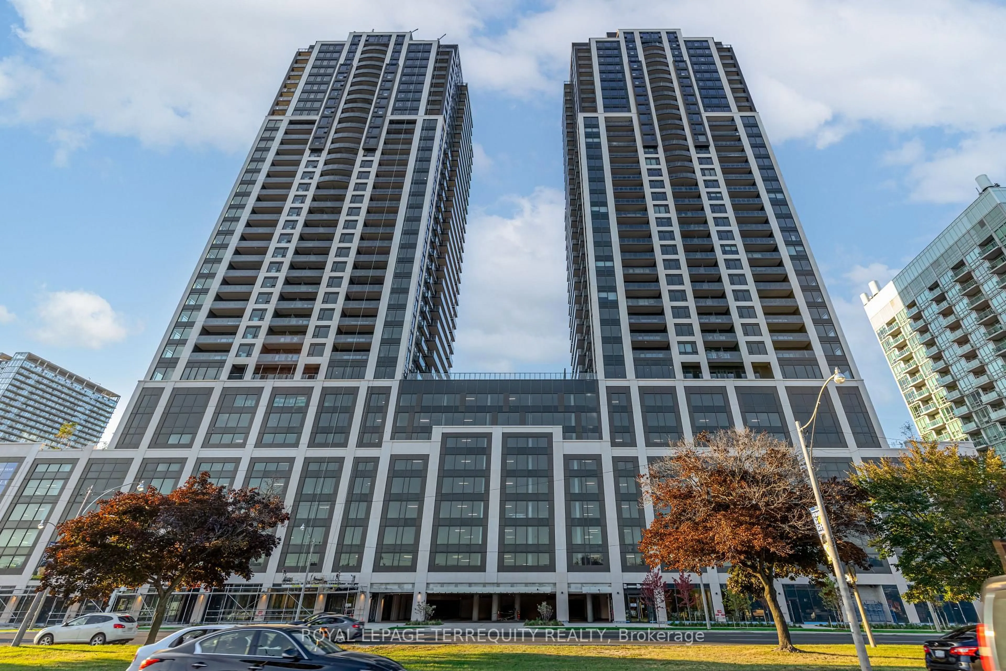 Indoor foyer for 1926 Lake Shore Blvd #1212, Toronto Ontario M6S 1A1