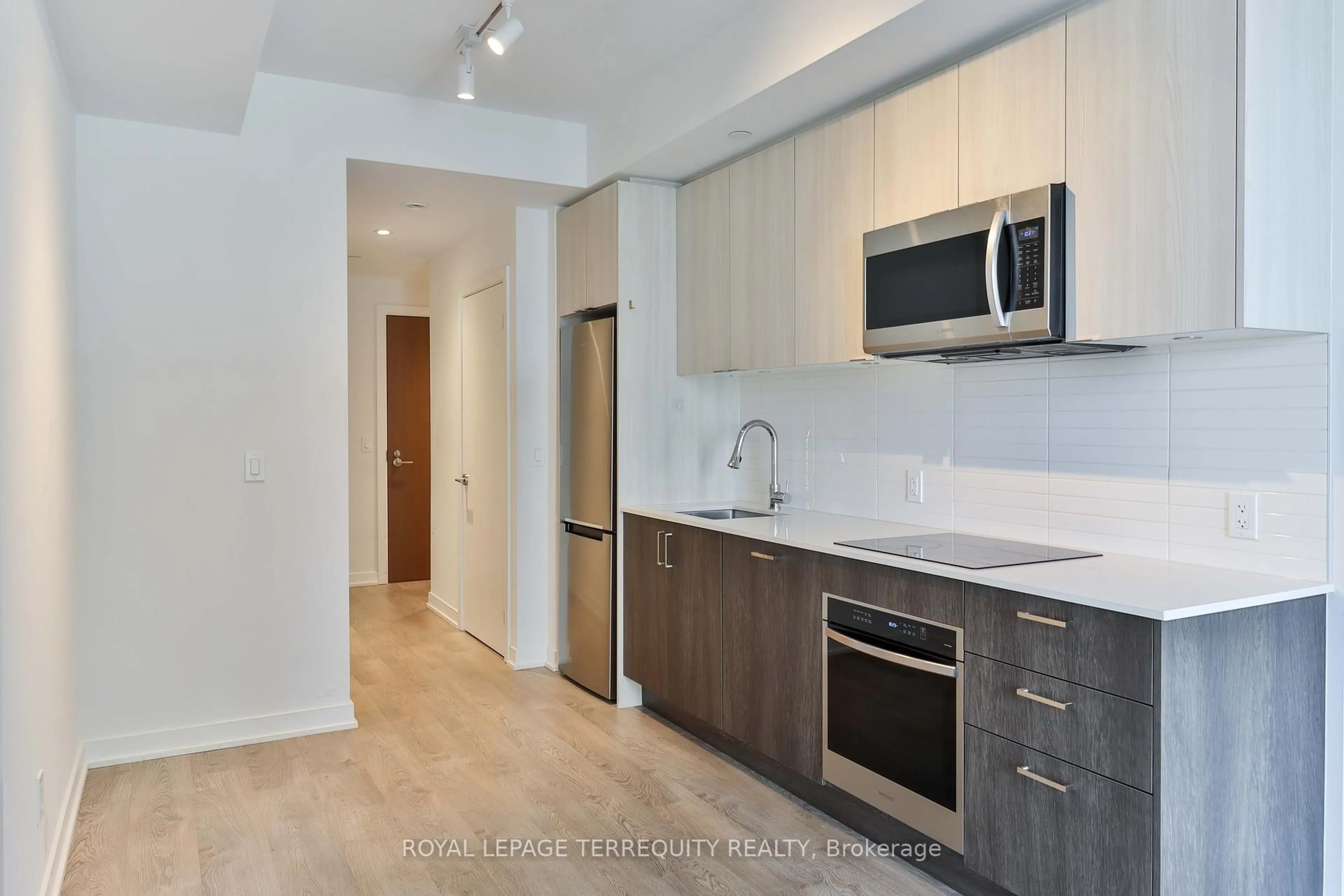 Standard kitchen, unknown for 1926 Lake Shore Blvd #1212, Toronto Ontario M6S 1A1