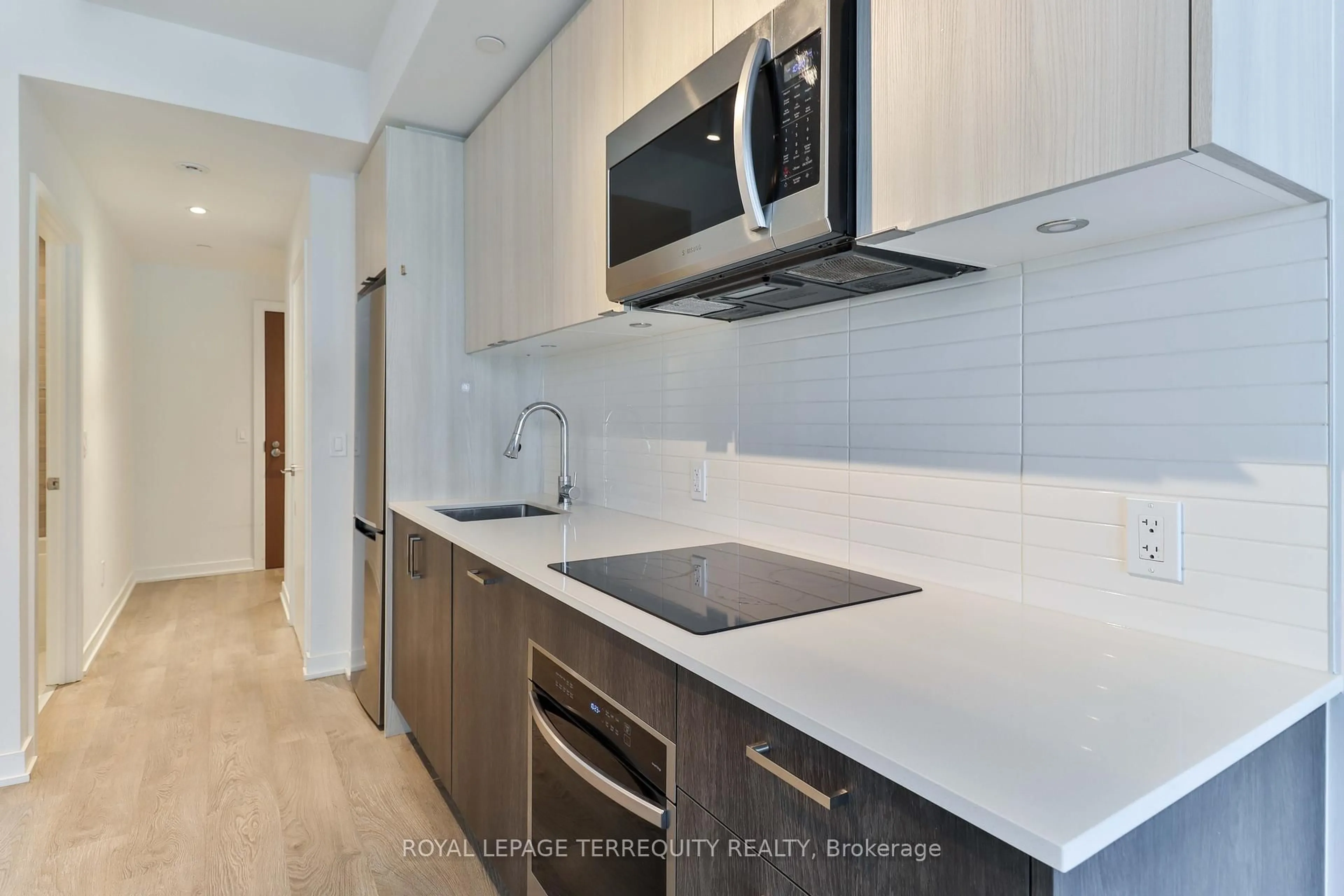 Standard kitchen, unknown for 1926 Lake Shore Blvd #1212, Toronto Ontario M6S 1A1