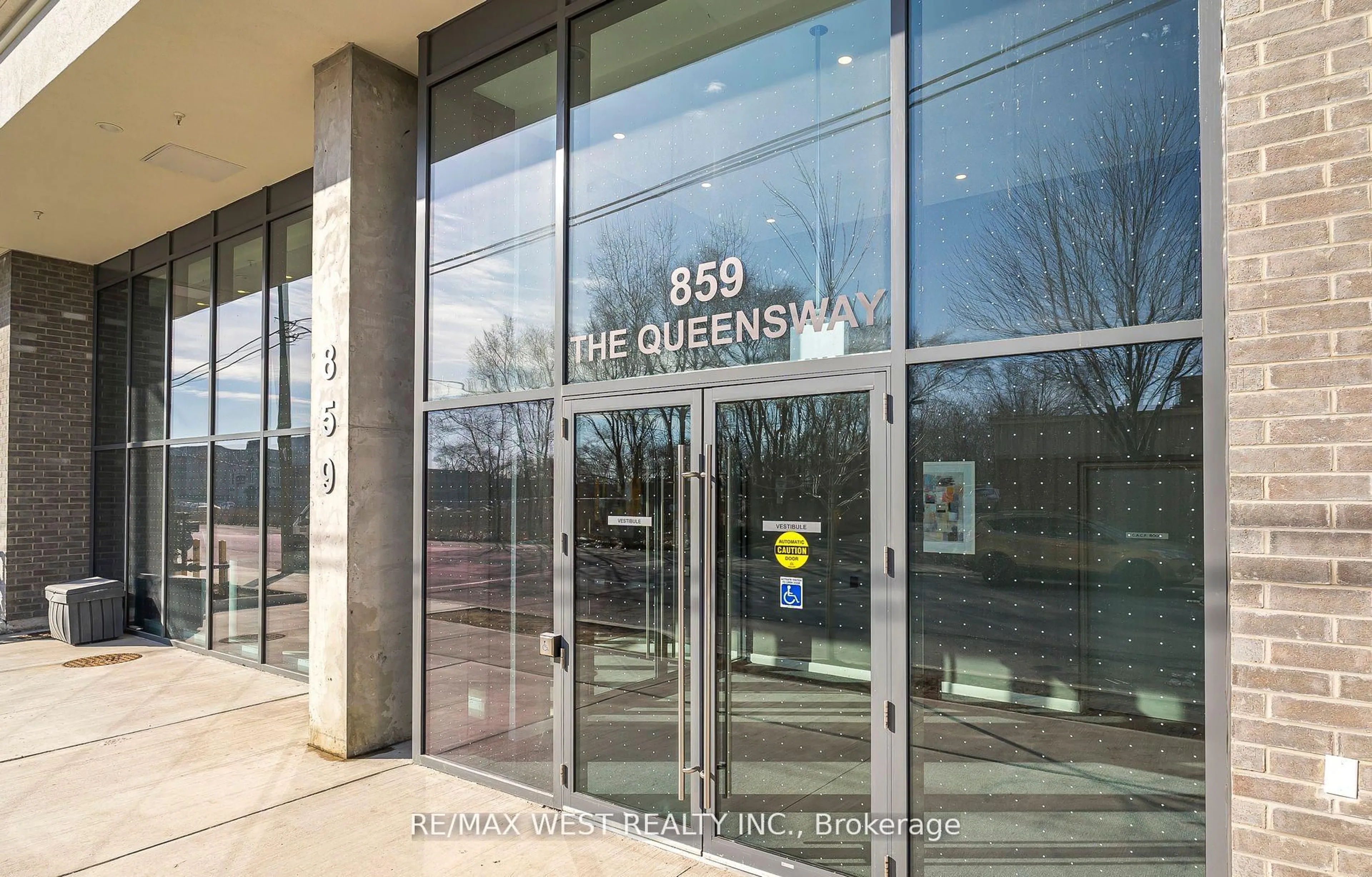 Indoor foyer for 859 The Queensway N/A #813, Toronto Ontario M8Z 1M8