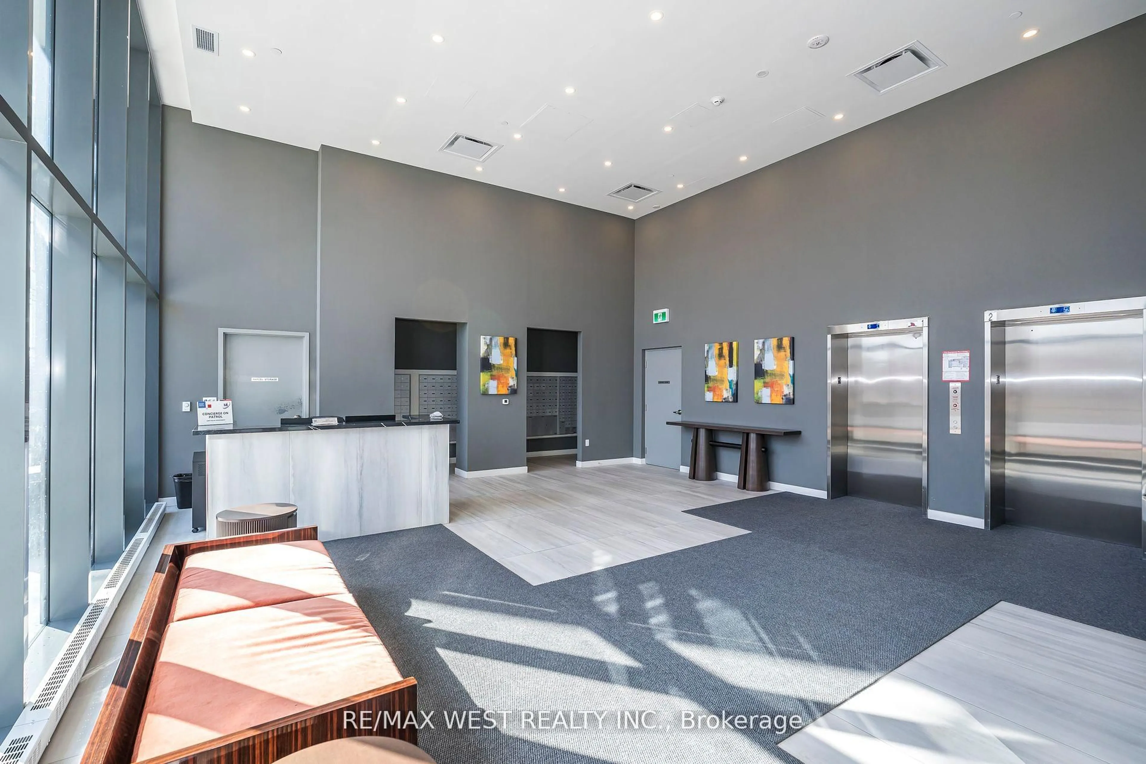 Indoor foyer for 859 The Queensway N/A #813, Toronto Ontario M8Z 1M8