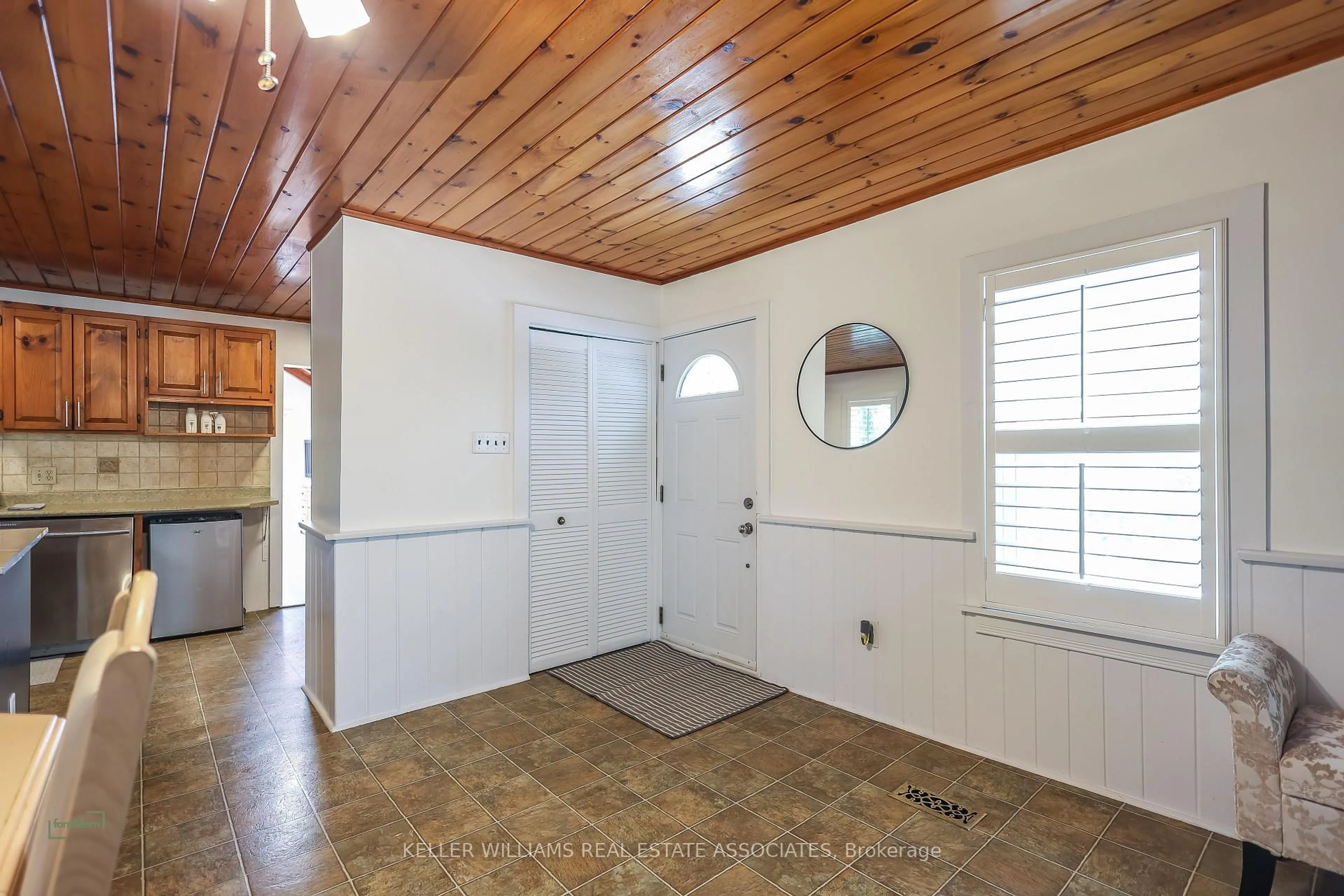 Indoor entryway for 79 Tremaine Rd, Milton Ontario L9T 2W8