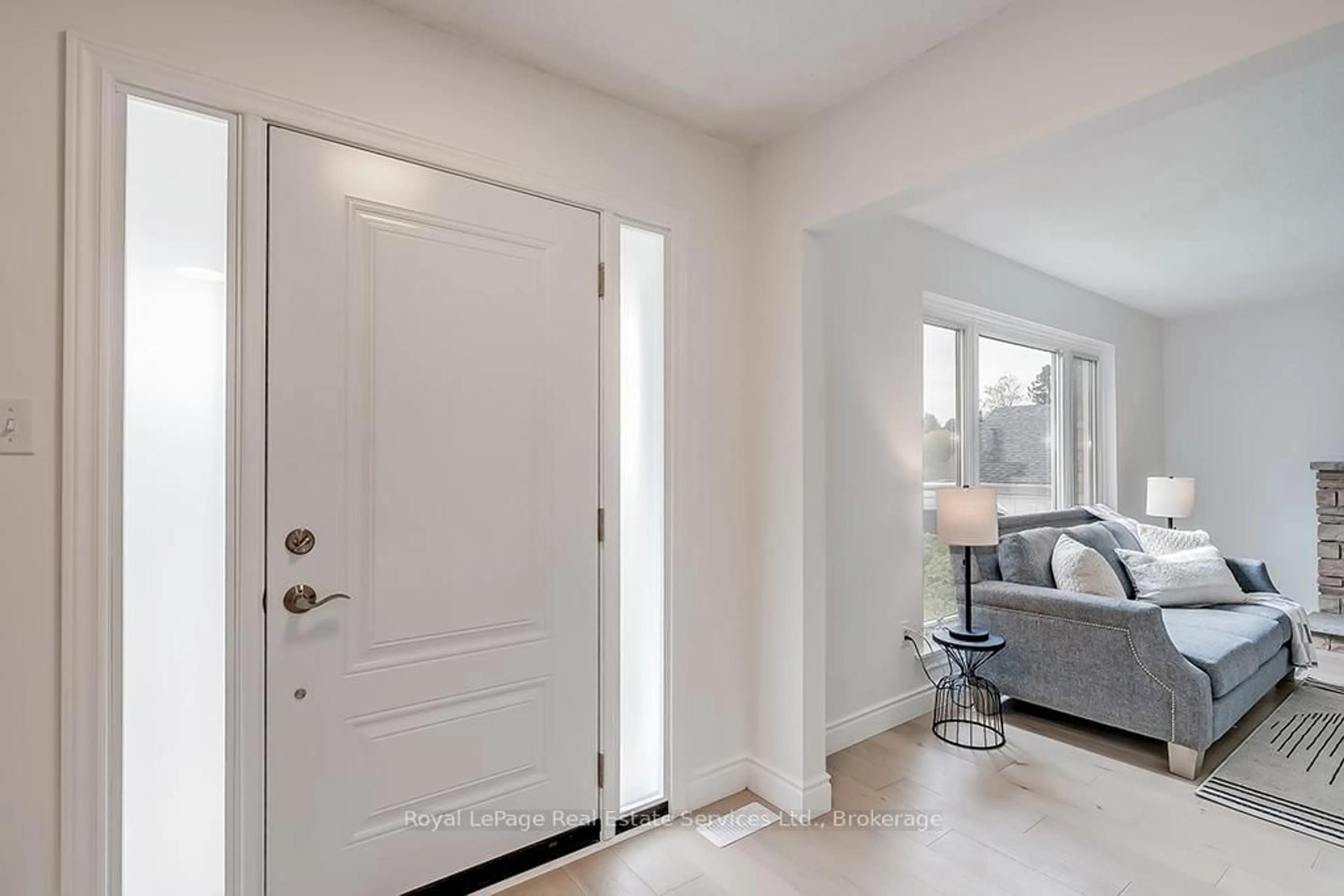 Indoor entryway for 28 Ann St, Halton Hills Ontario L7G 2V2