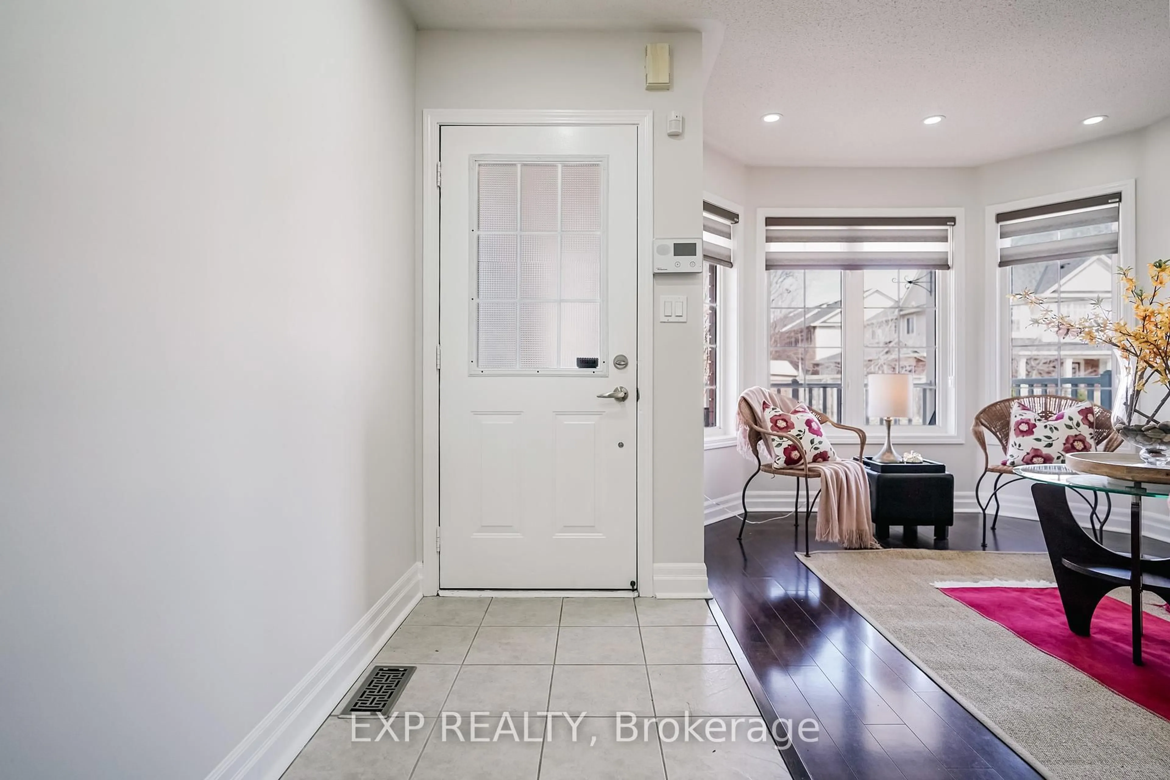 Indoor entryway for 668 Hamilton Cres, Milton Ontario L9T 6H1