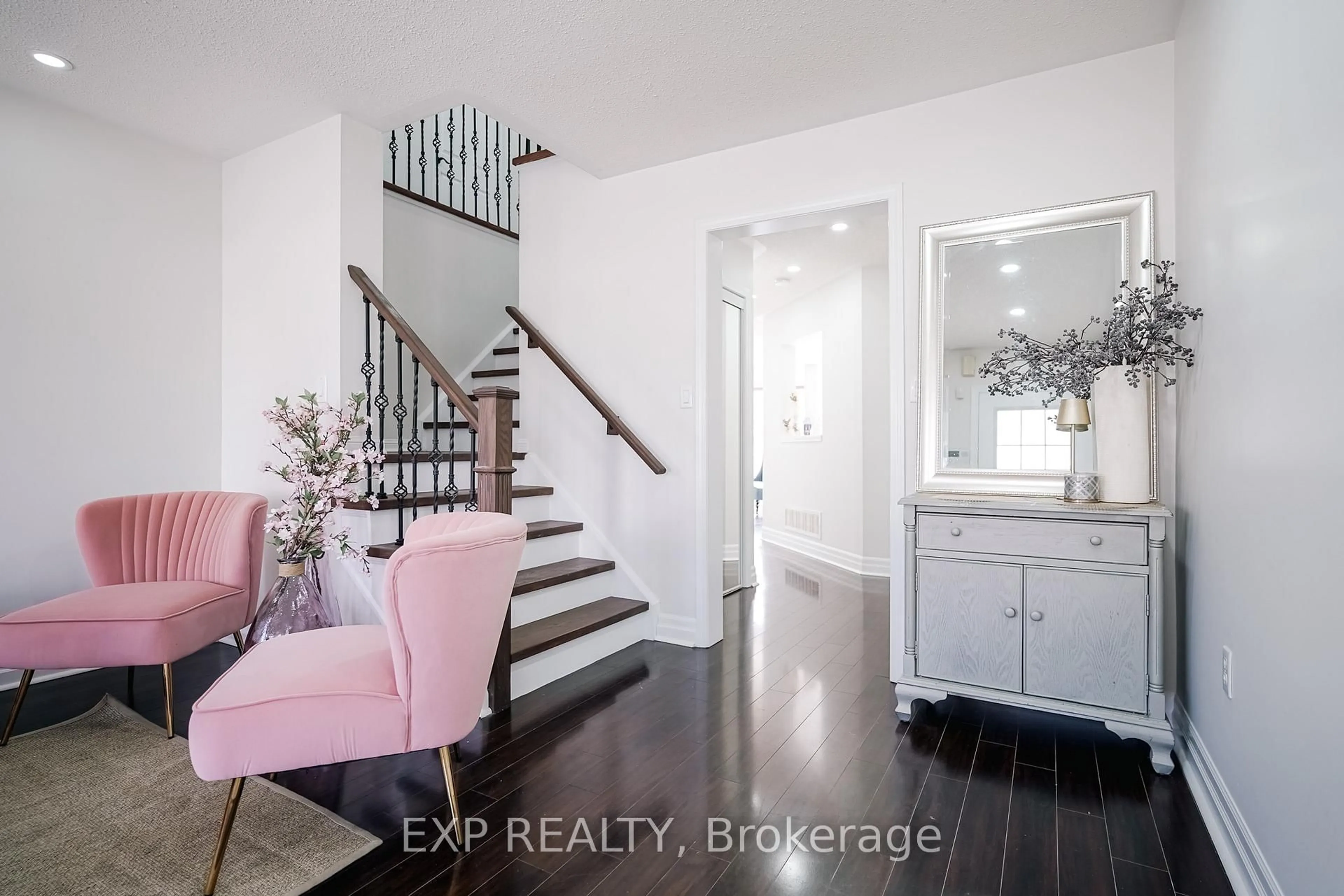 Indoor entryway for 668 Hamilton Cres, Milton Ontario L9T 6H1