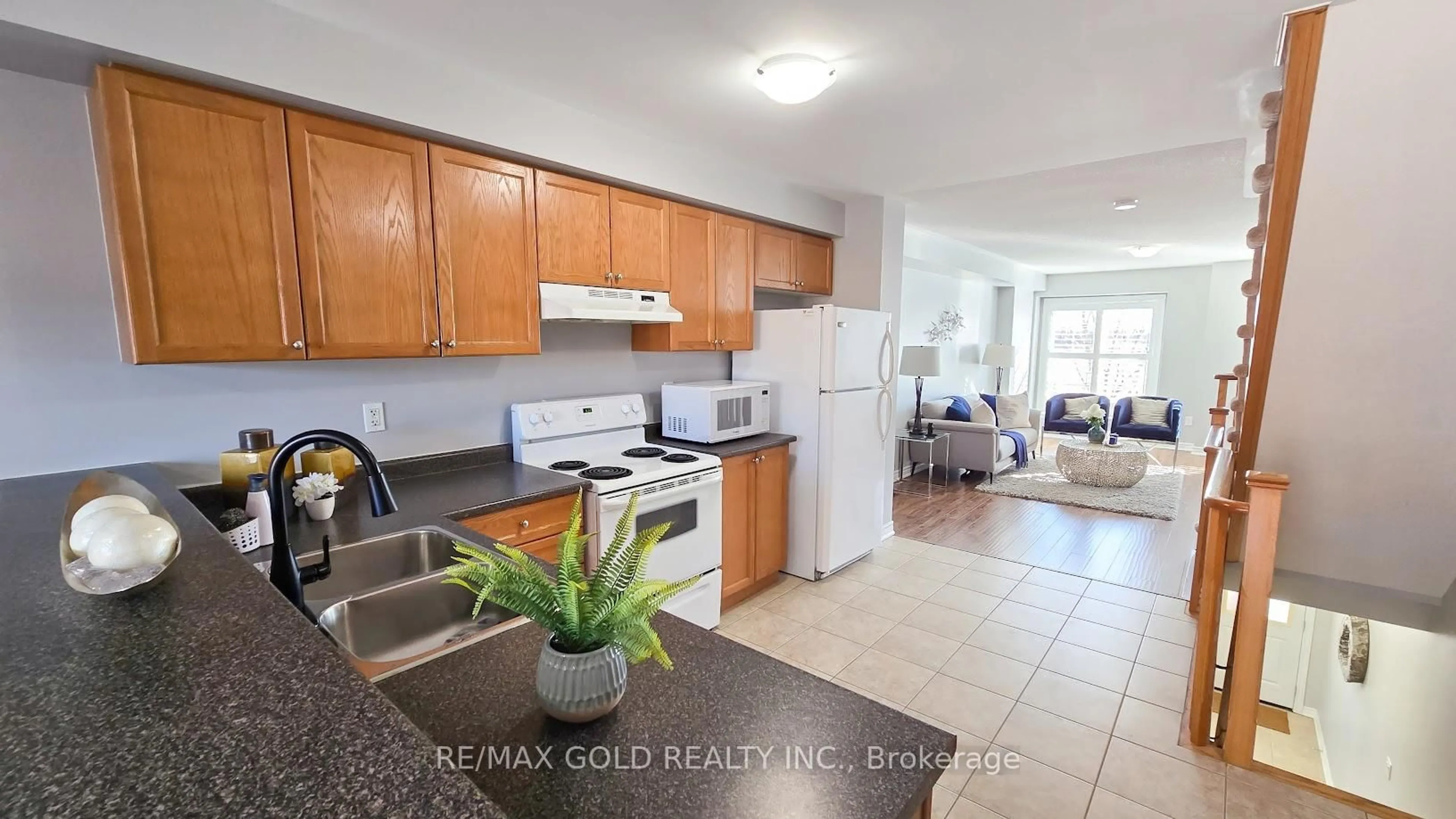 Open concept kitchen, ceramic/tile floor for 8 Tilden Rd, Brampton Ontario L6R 0W5