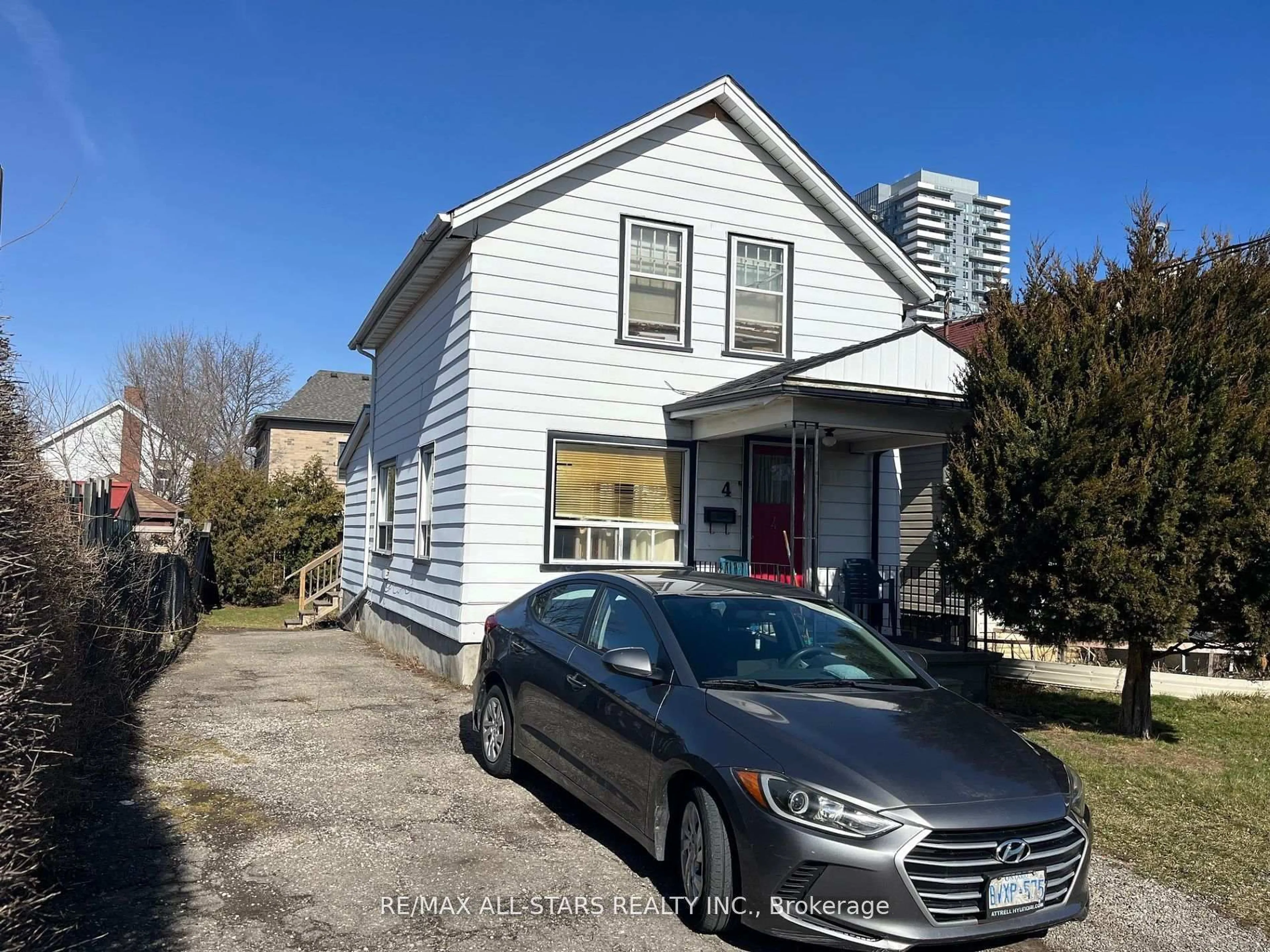 Home with vinyl exterior material, street for 4 Eastern Ave, Brampton Ontario L6W 1X6