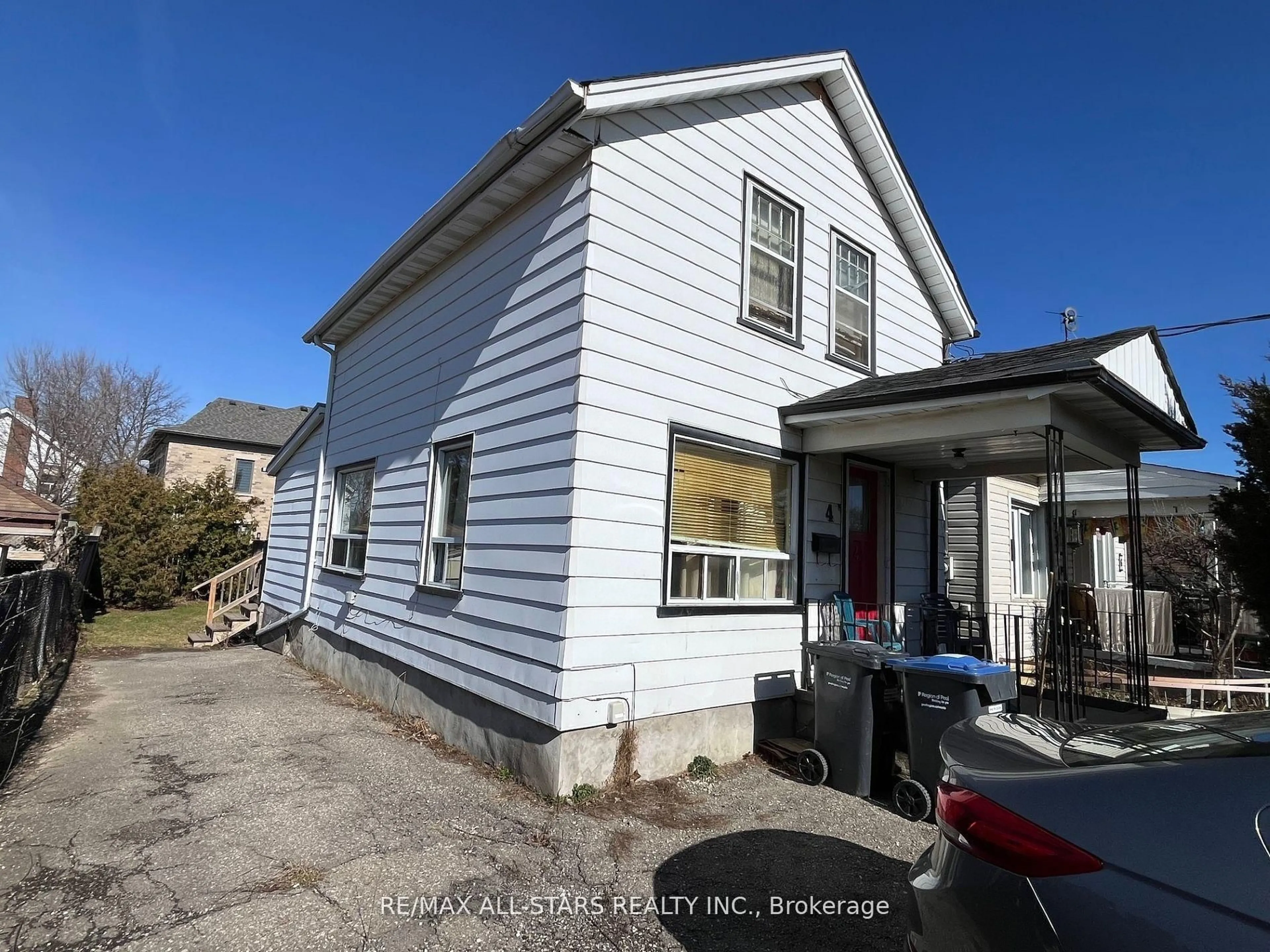 A pic from outside/outdoor area/front of a property/back of a property/a pic from drone, building for 4 Eastern Ave, Brampton Ontario L6W 1X6