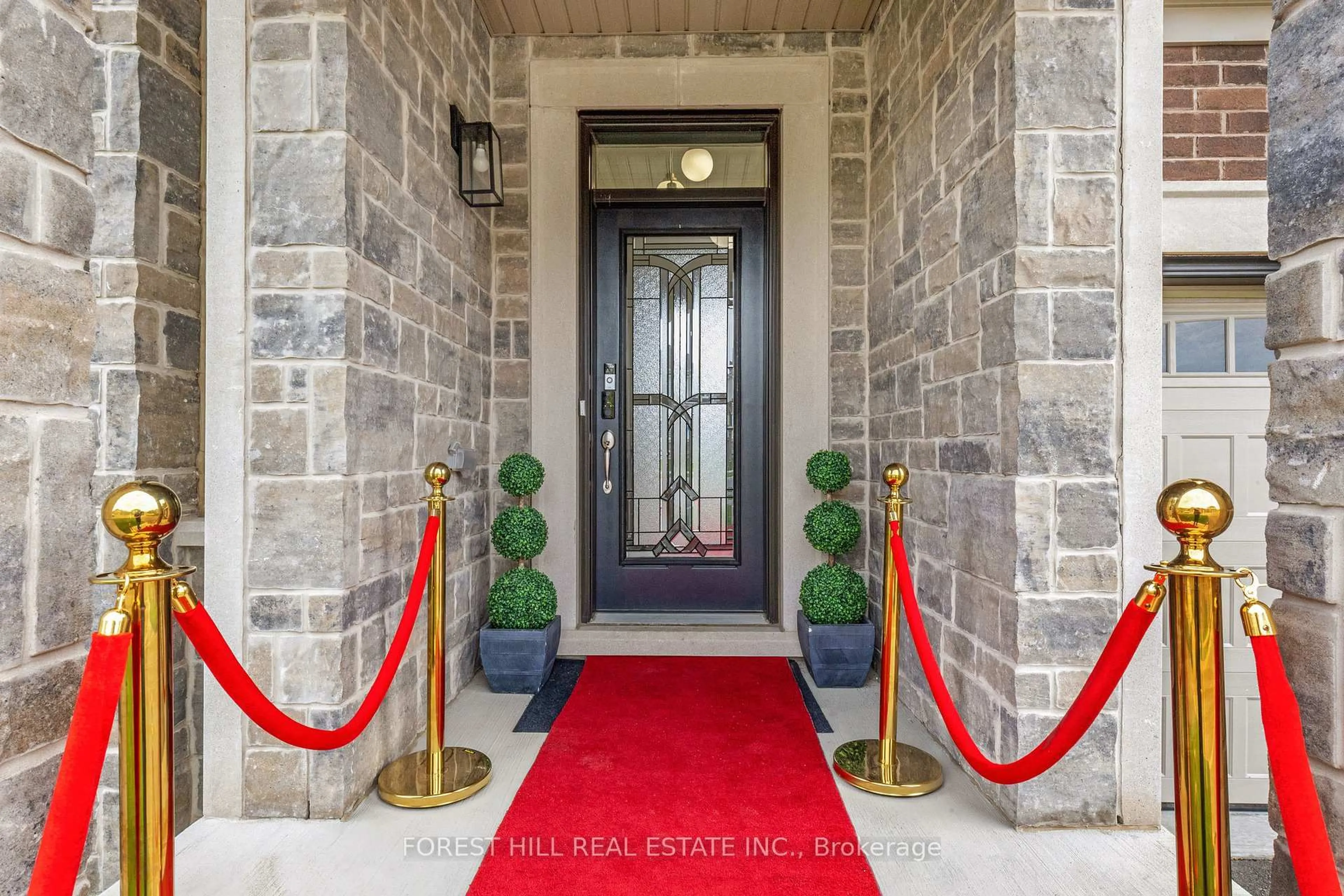 Indoor foyer for 1364 Argall Crt, Milton Ontario L9T 7K6