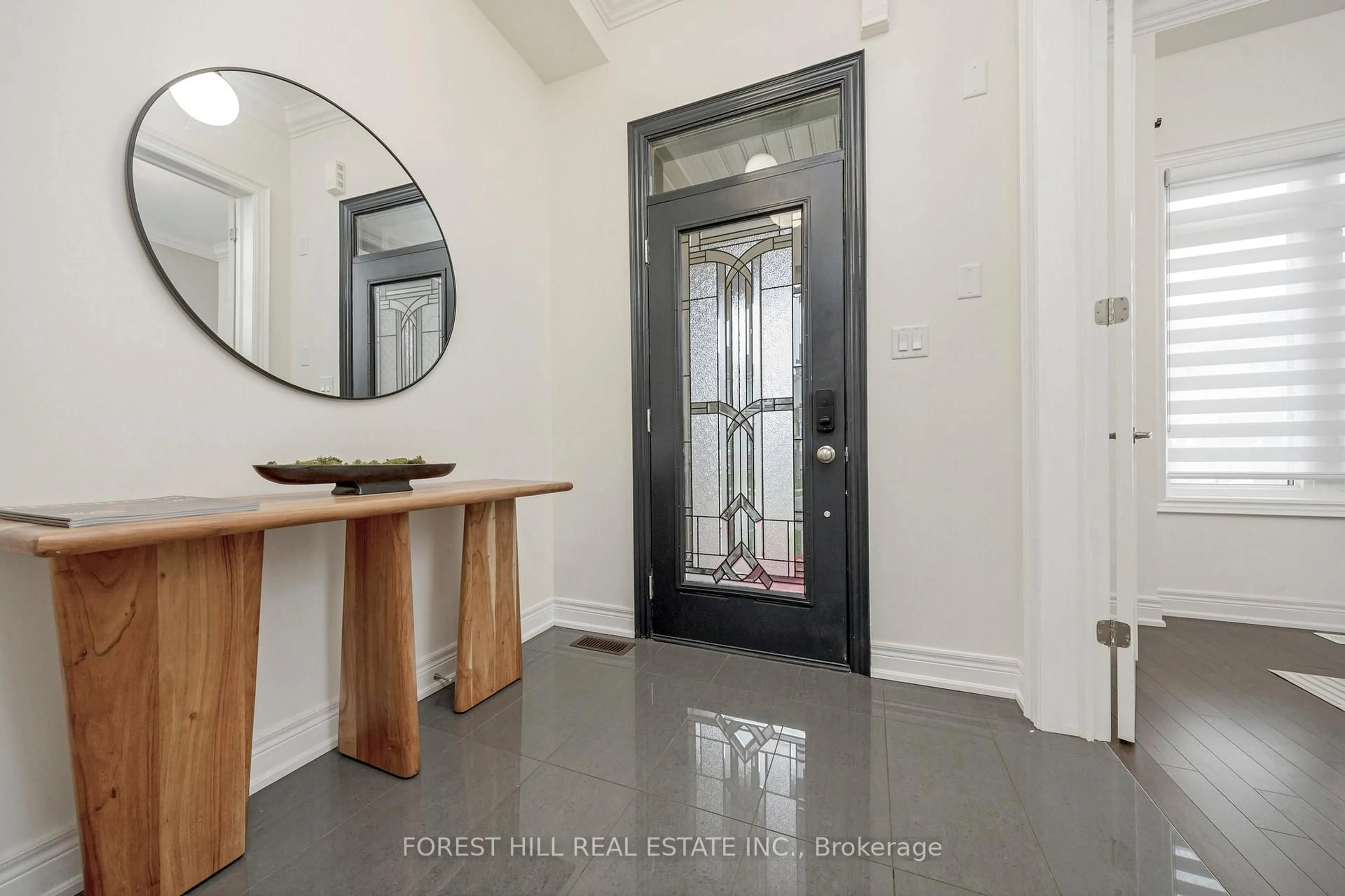 Indoor entryway for 1364 Argall Crt, Milton Ontario L9T 7K6