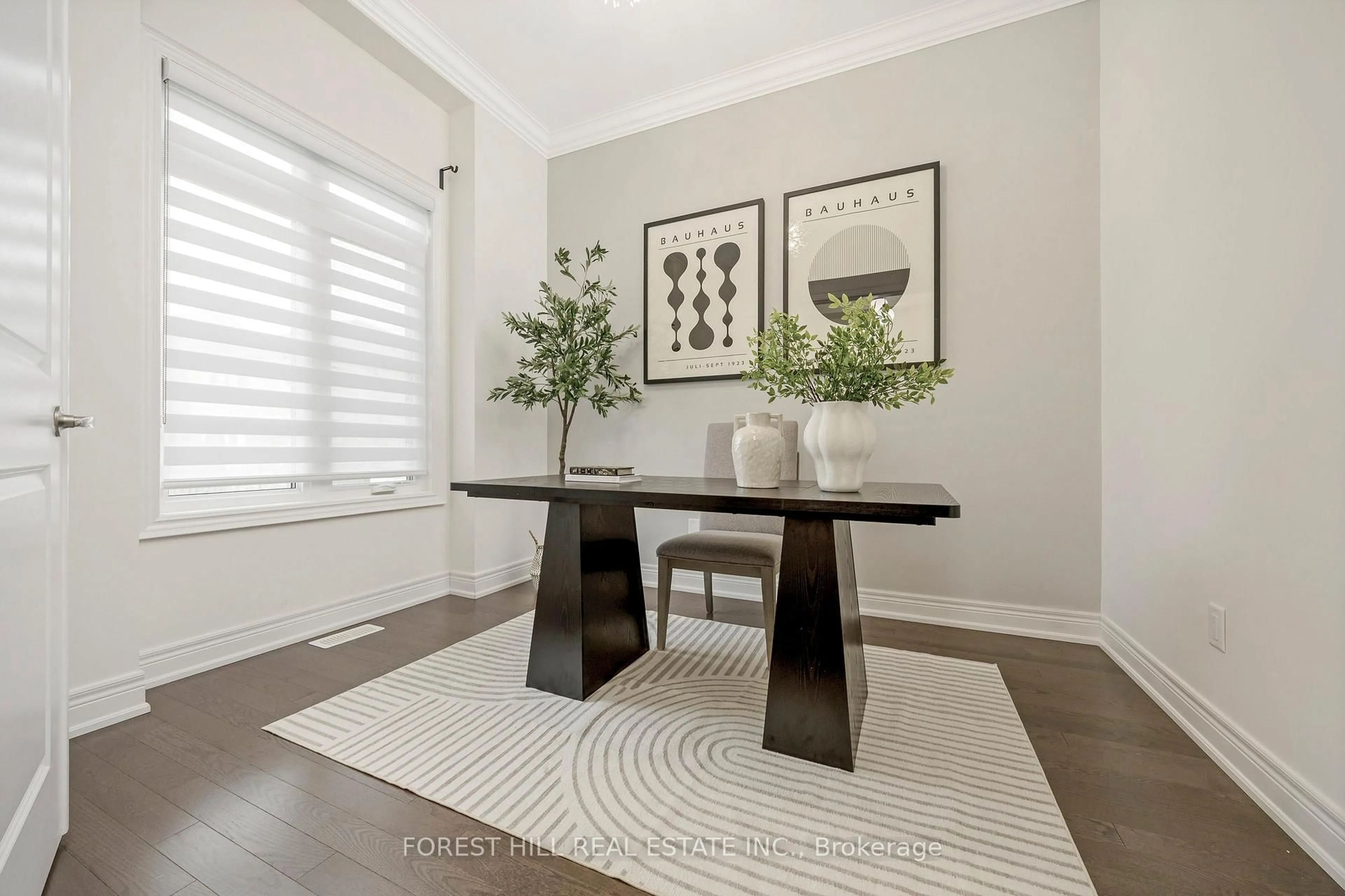 Indoor entryway for 1364 Argall Crt, Milton Ontario L9T 7K6