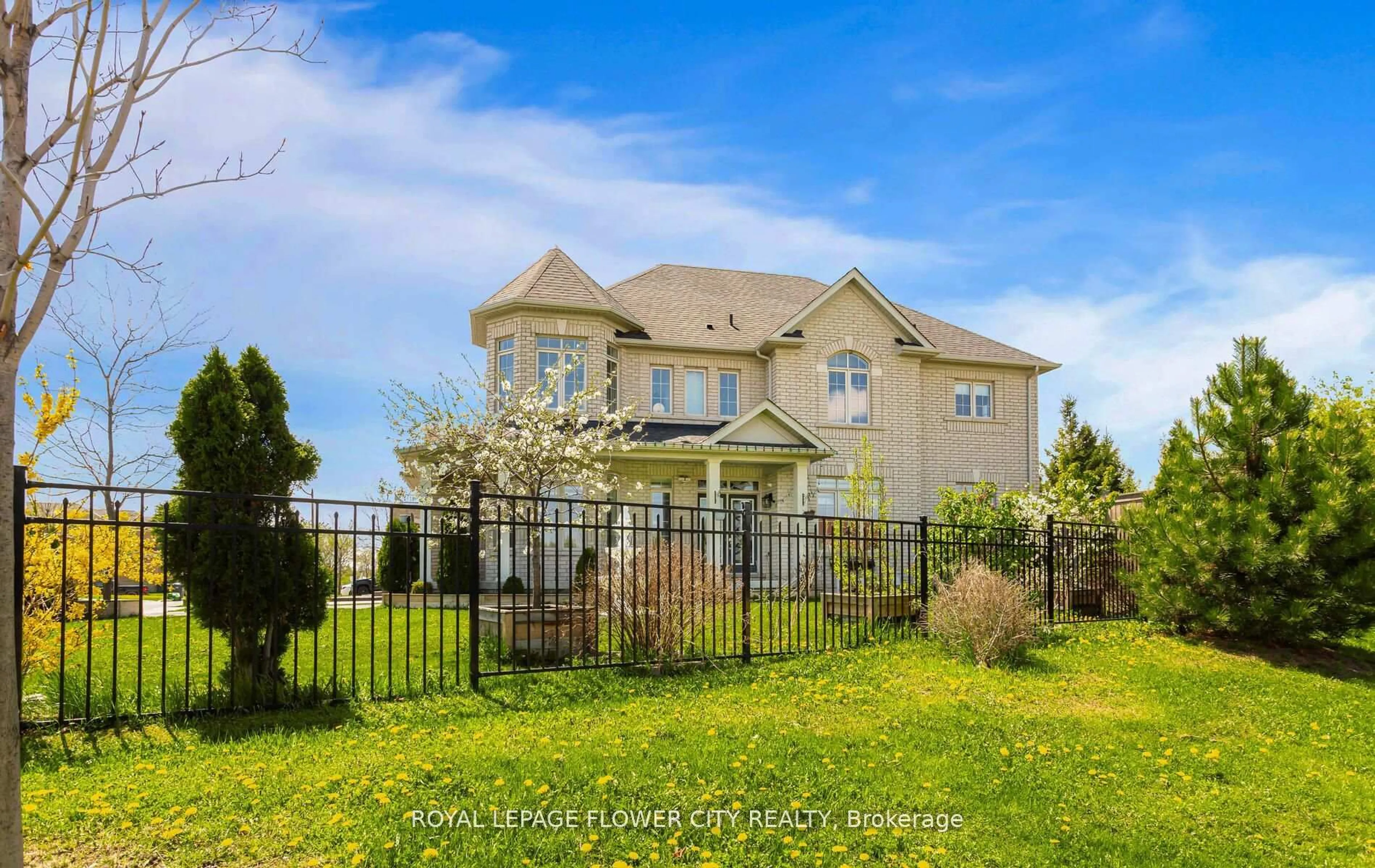 A pic from outside/outdoor area/front of a property/back of a property/a pic from drone, water/lake/river/ocean view for 22 Vanwood Cres, Brampton Ontario L6P 2X4