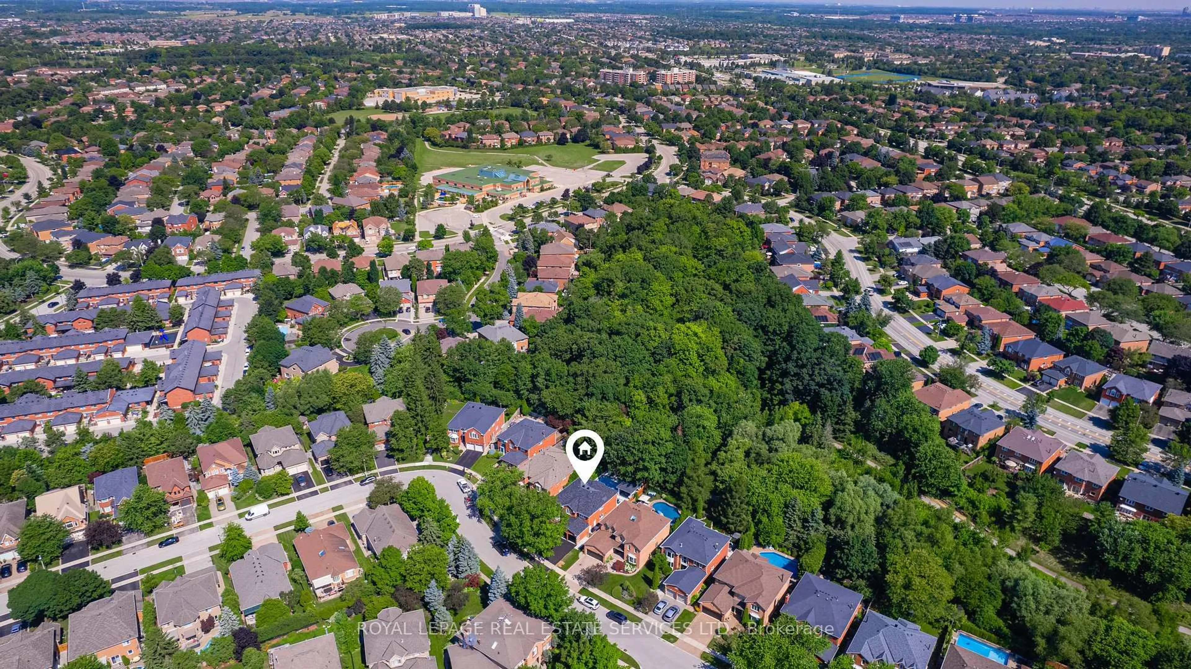 A pic from outside/outdoor area/front of a property/back of a property/a pic from drone, street for 1217 Bowman Dr, Oakville Ontario L6M 2T4