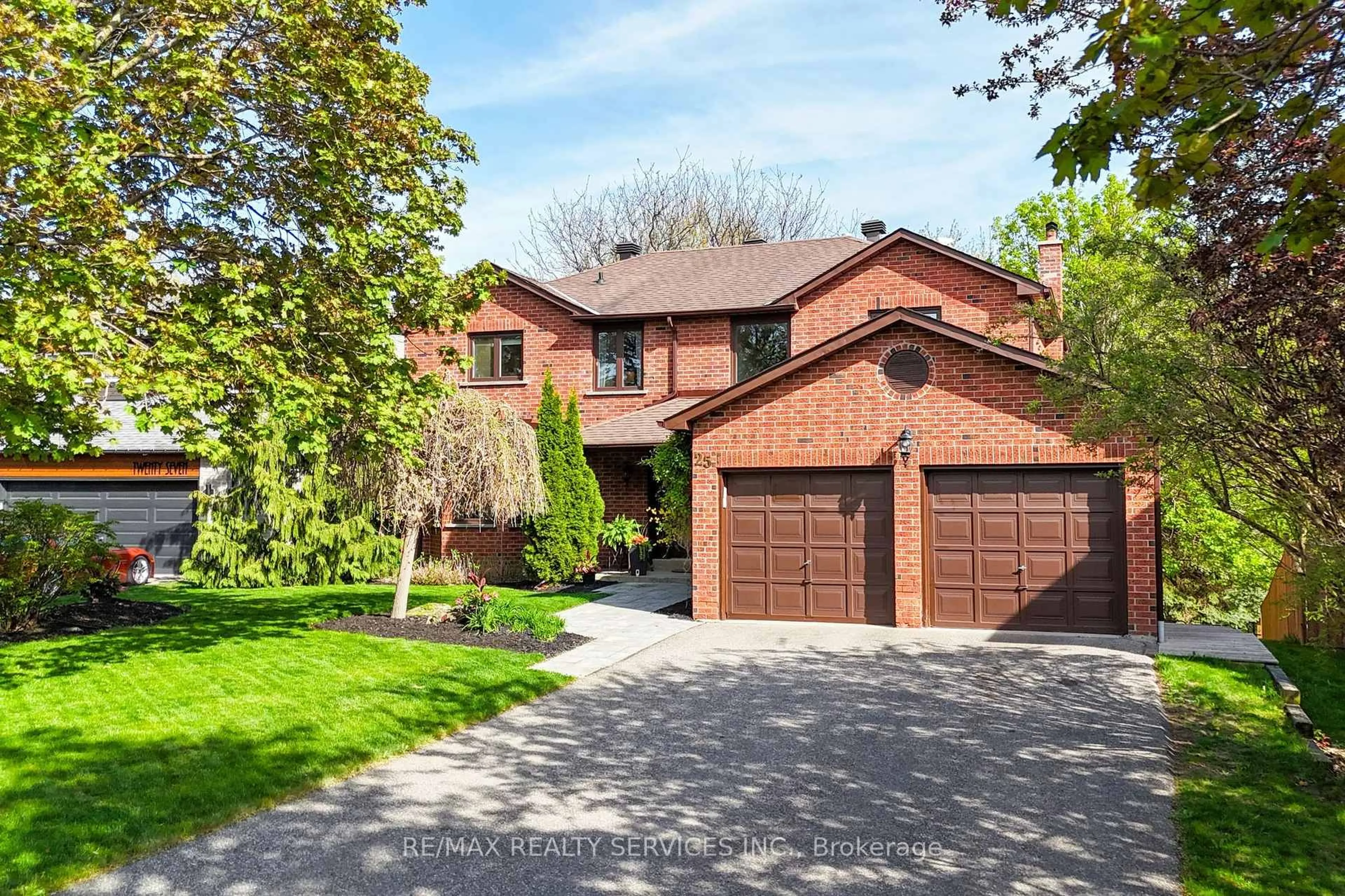 Home with brick exterior material, street for 25 Brookbank Crt, Brampton Ontario L6Z 3G4