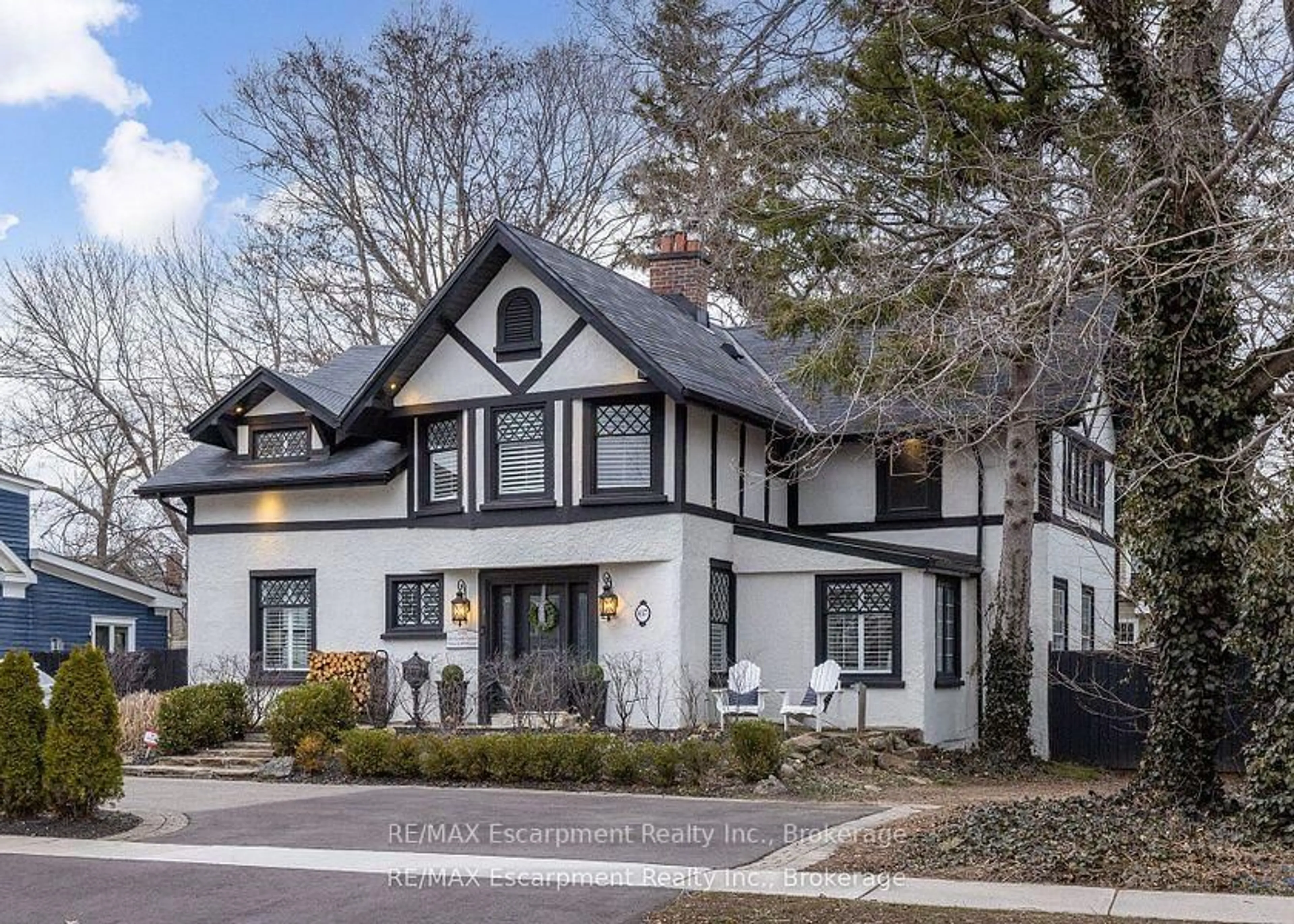 Home with brick exterior material, street for 407 Trafalgar Rd, Oakville Ontario L6J 3H8