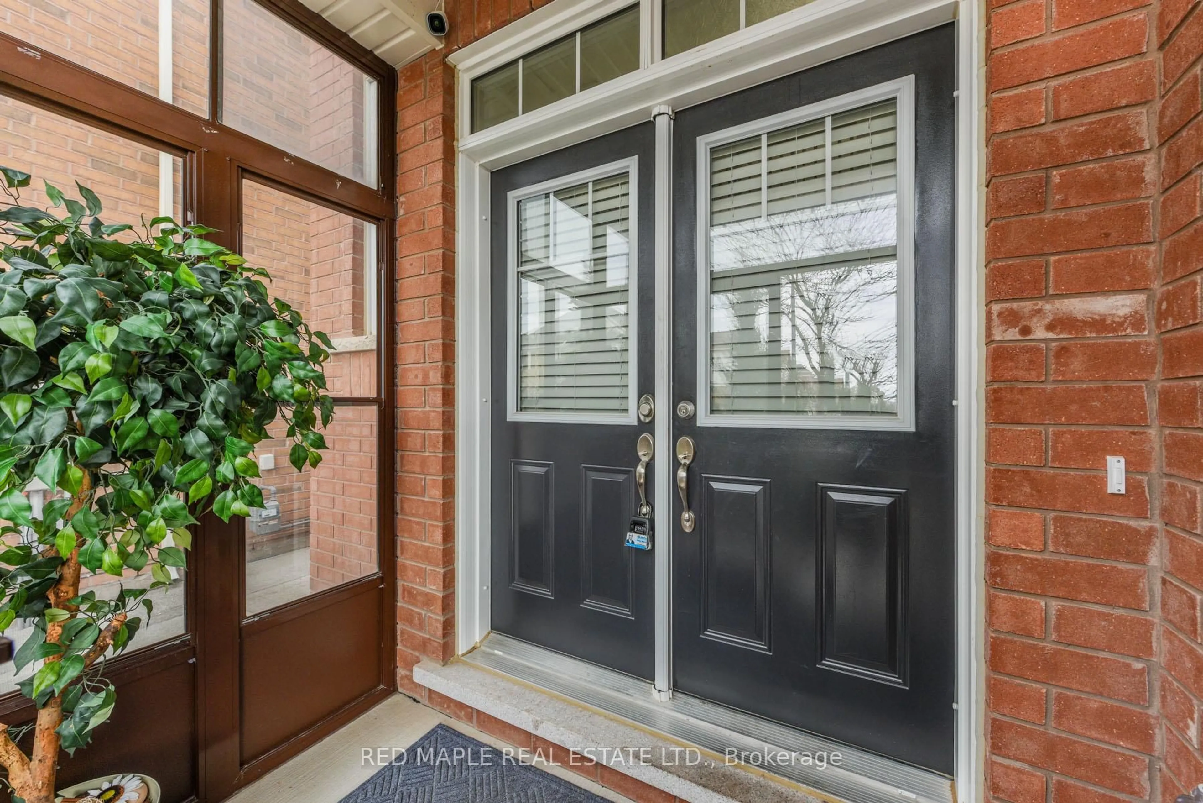 Indoor entryway for 25 Killick Rd, Brampton Ontario L7A 0Y6
