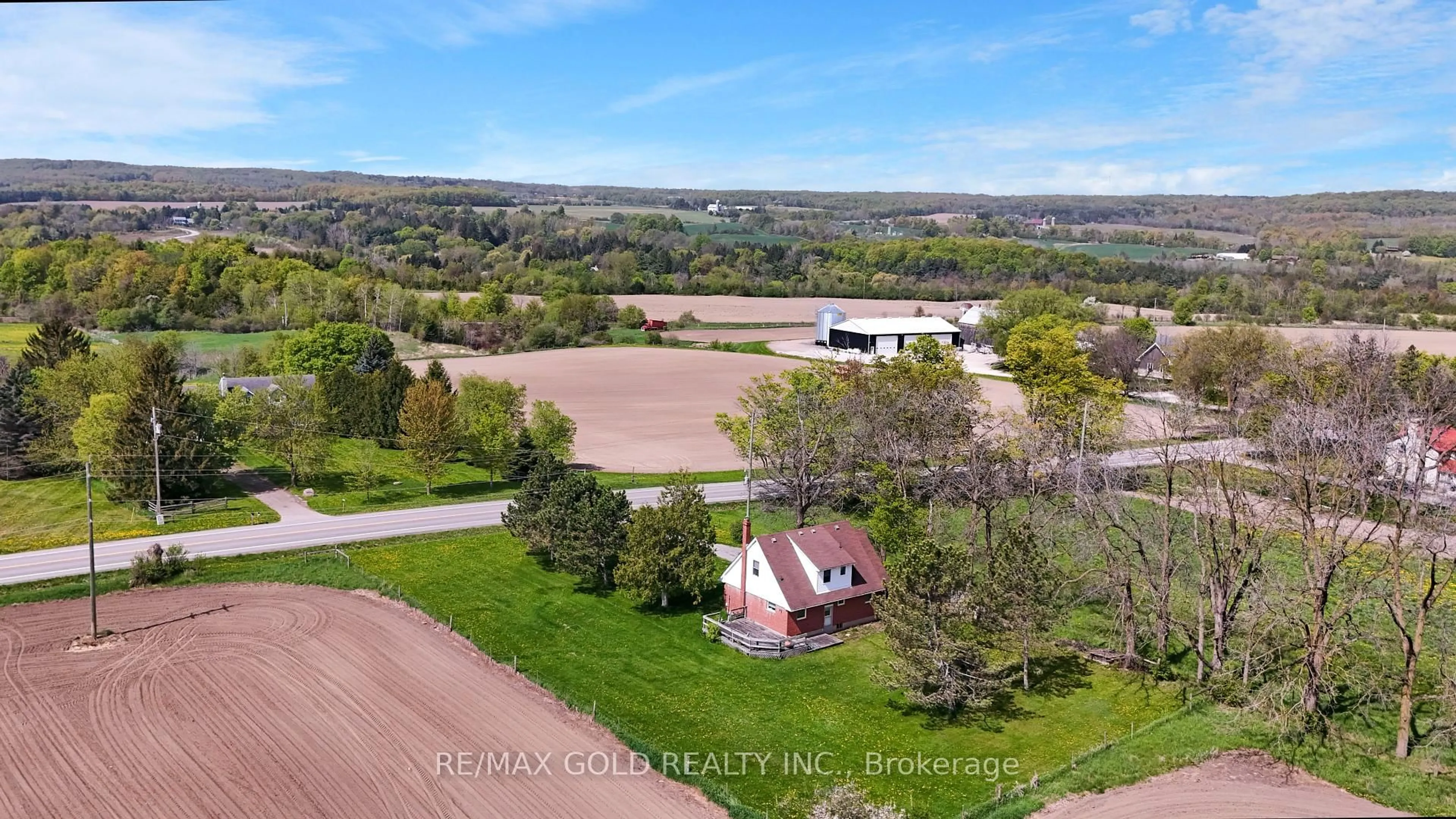 A pic from outside/outdoor area/front of a property/back of a property/a pic from drone, unknown for 14599 Chinguacousy Rd, Caledon Ontario L7C 3H6
