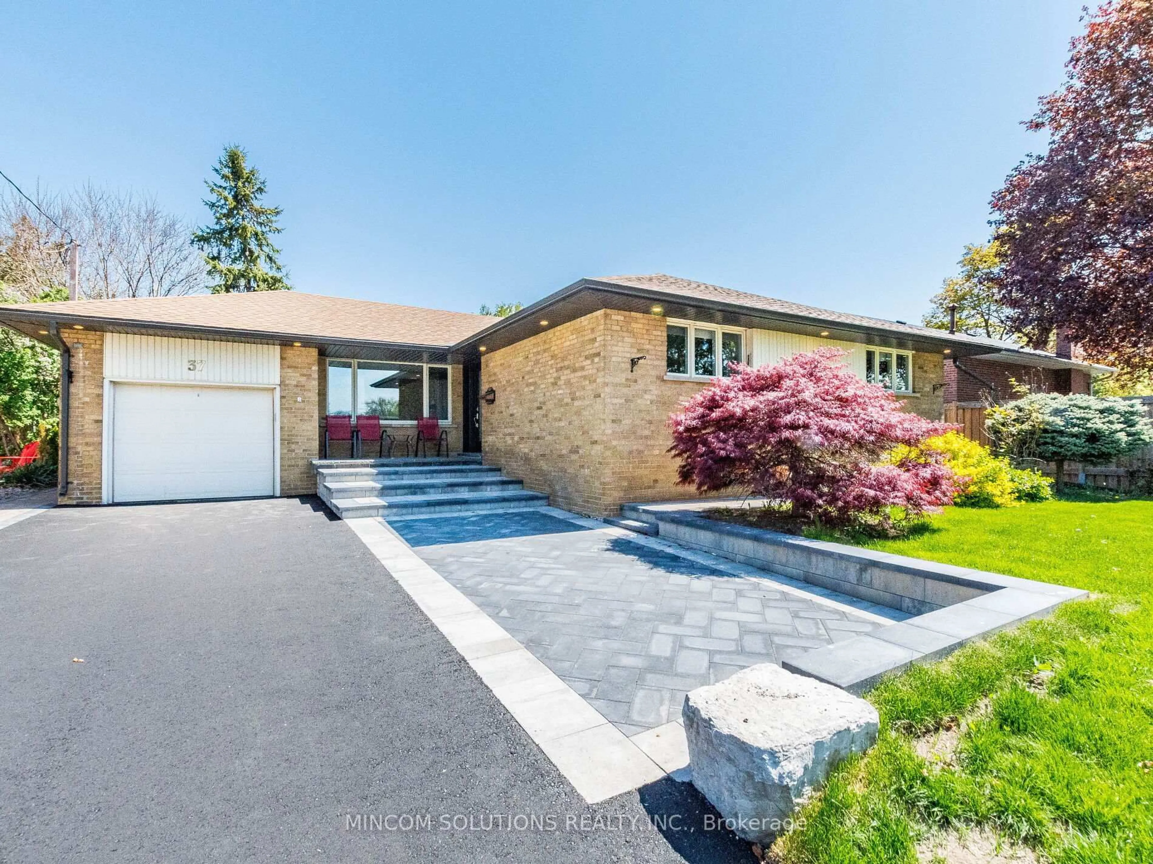 Home with brick exterior material, street for 37 Suburban Dr, Mississauga Ontario L5N 1G8