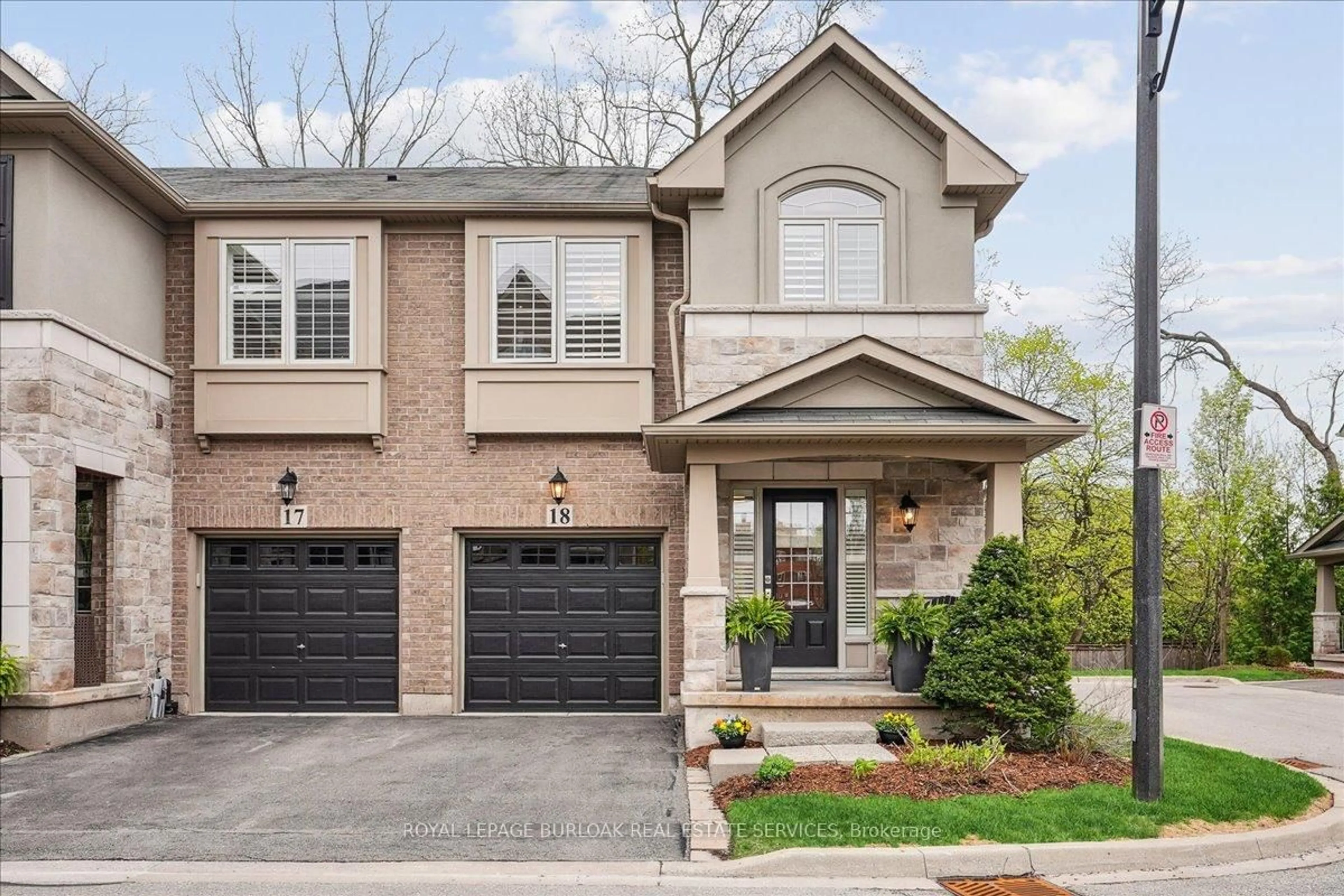 Home with brick exterior material, street for 2086 Ghent Ave #18, Burlington Ontario L7R 1Y3