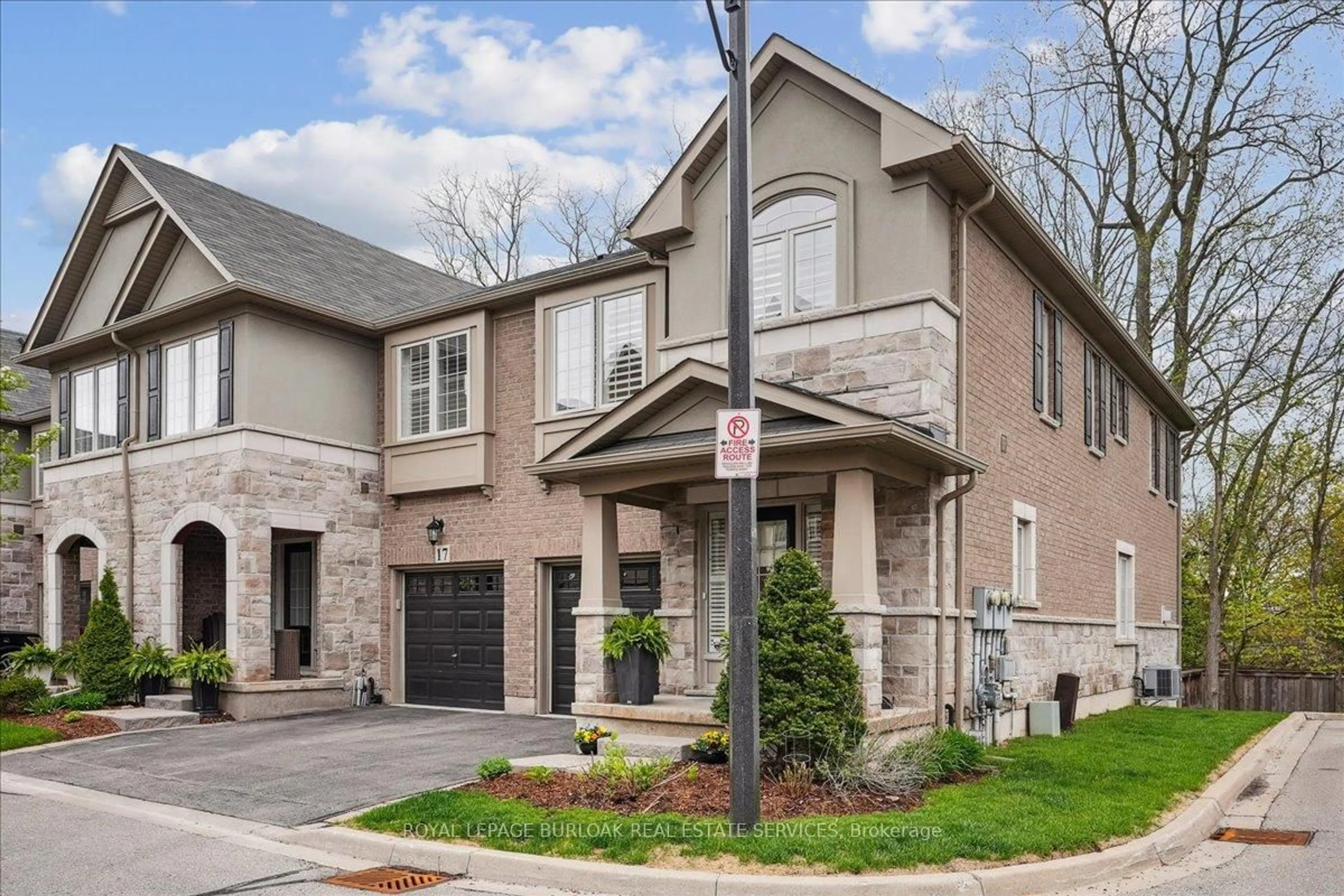 Home with brick exterior material, street for 2086 Ghent Ave #18, Burlington Ontario L7R 1Y3