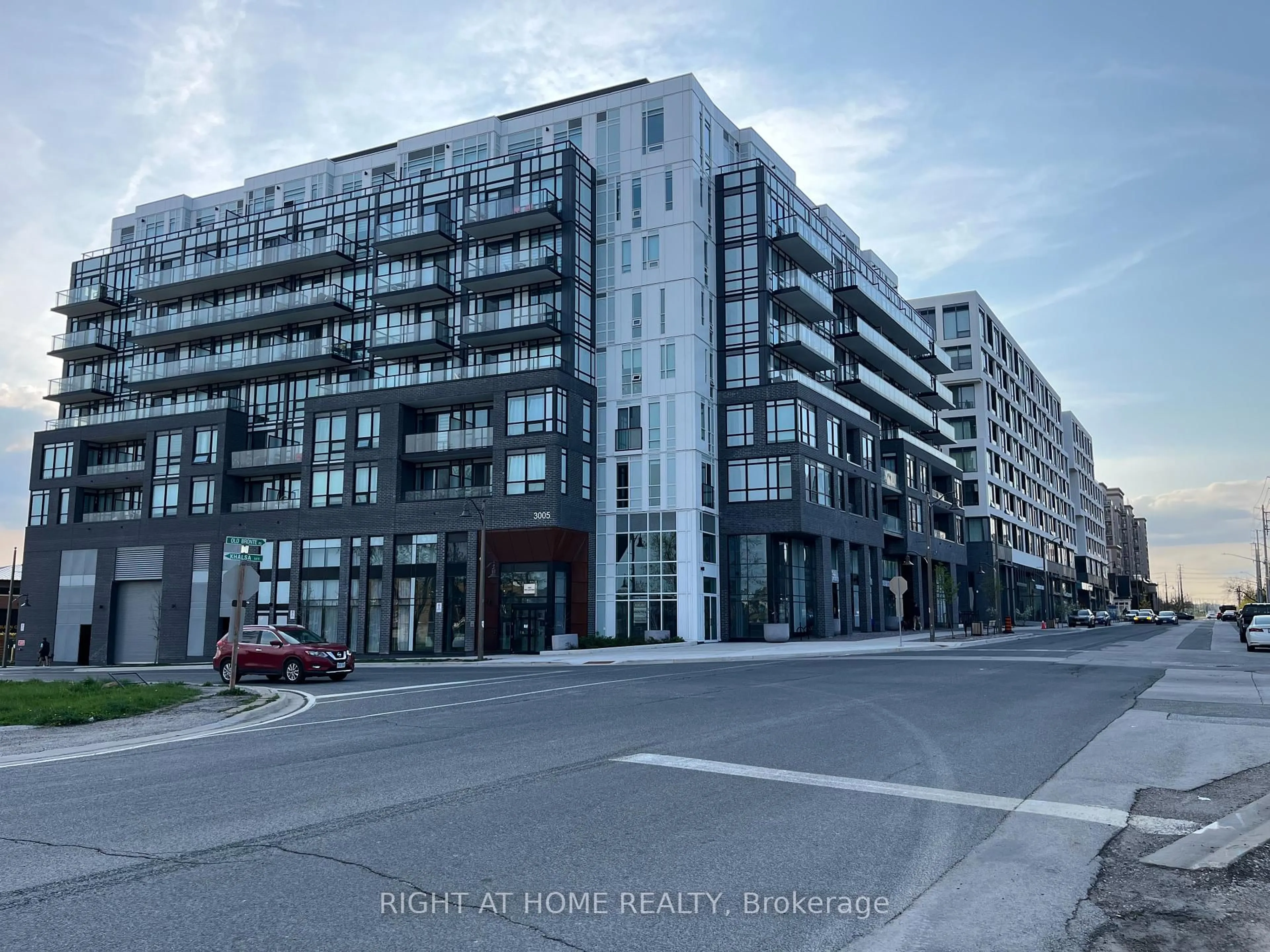 Blurry image for 3005 Pine Glen Rd #5, Oakville Ontario L6M 4J3