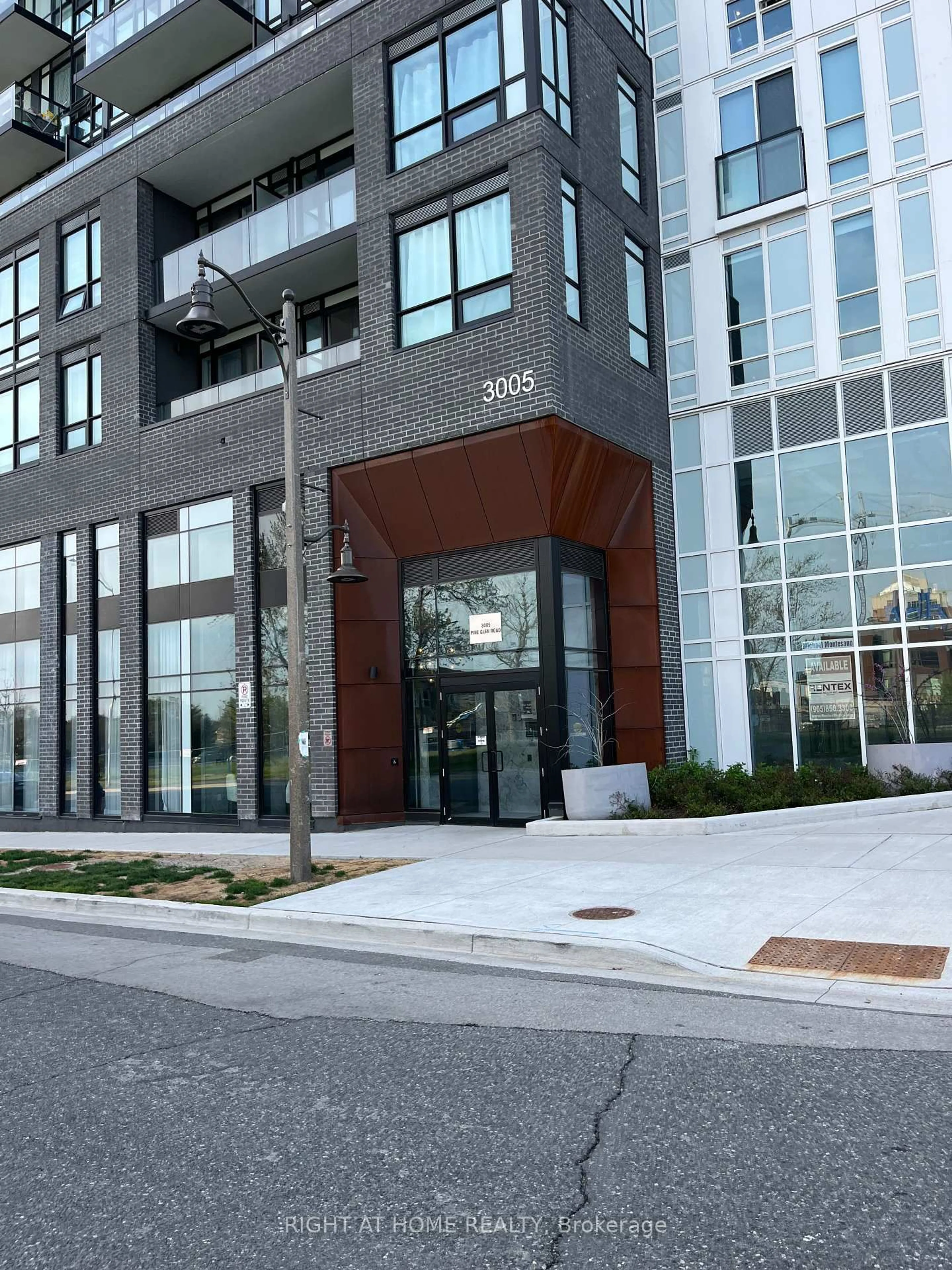 Indoor foyer for 3005 Pine Glen Rd #5, Oakville Ontario L6M 4J3