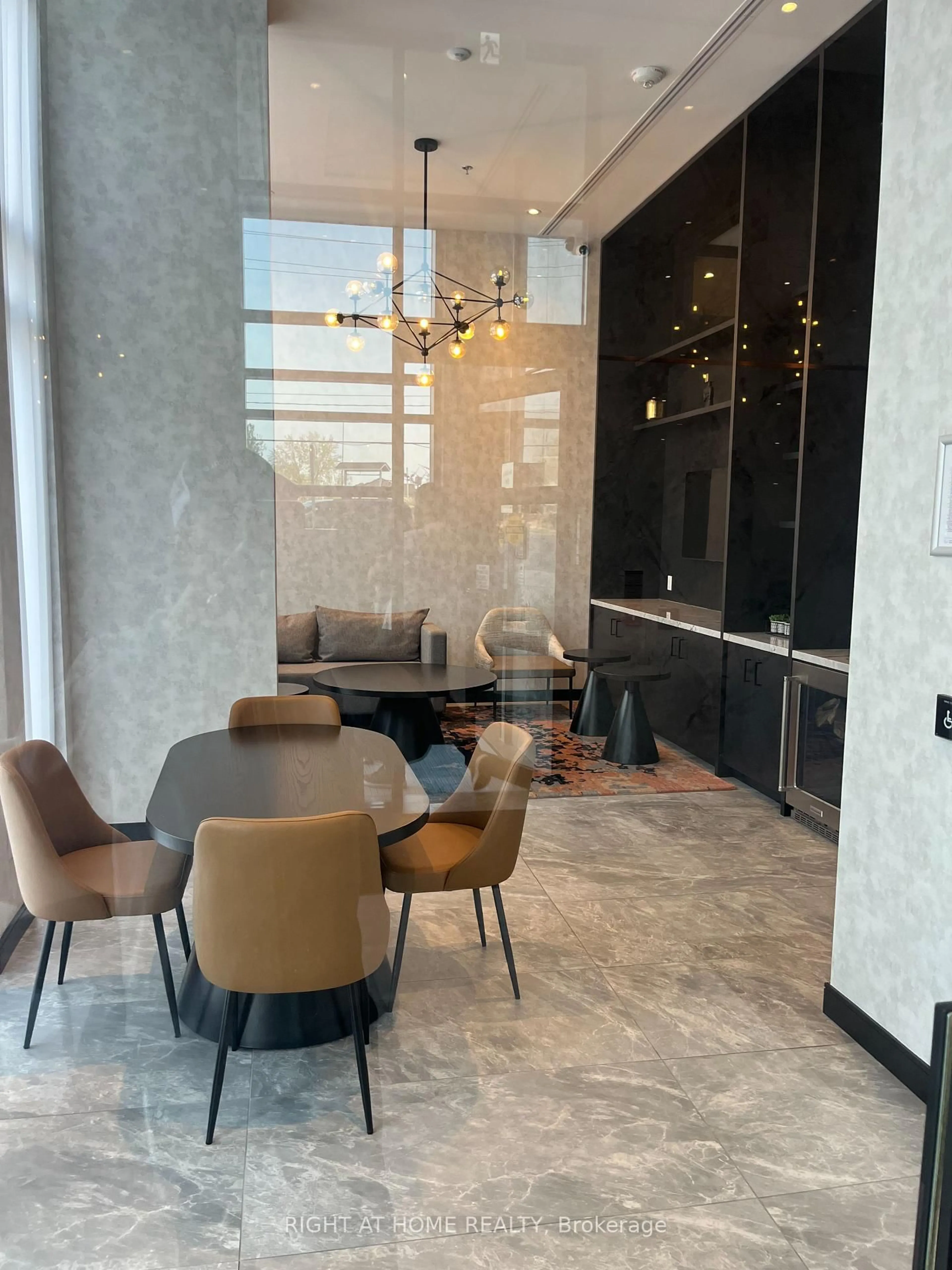 Lobby for 3005 Pine Glen Rd #5, Oakville Ontario L6M 4J3