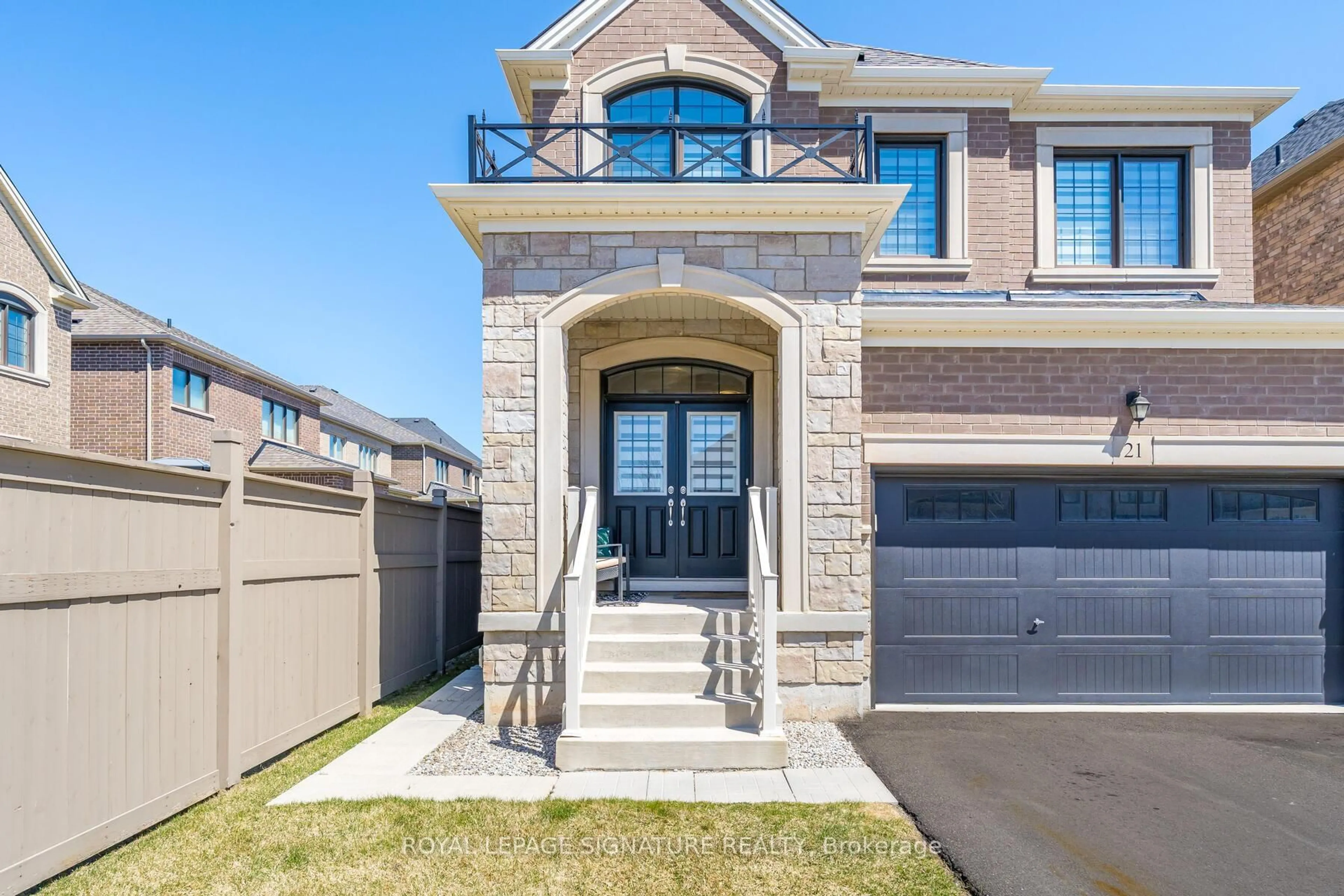 Home with brick exterior material, street for 21 Vineyard Dr, Brampton Ontario L6Y 2A5