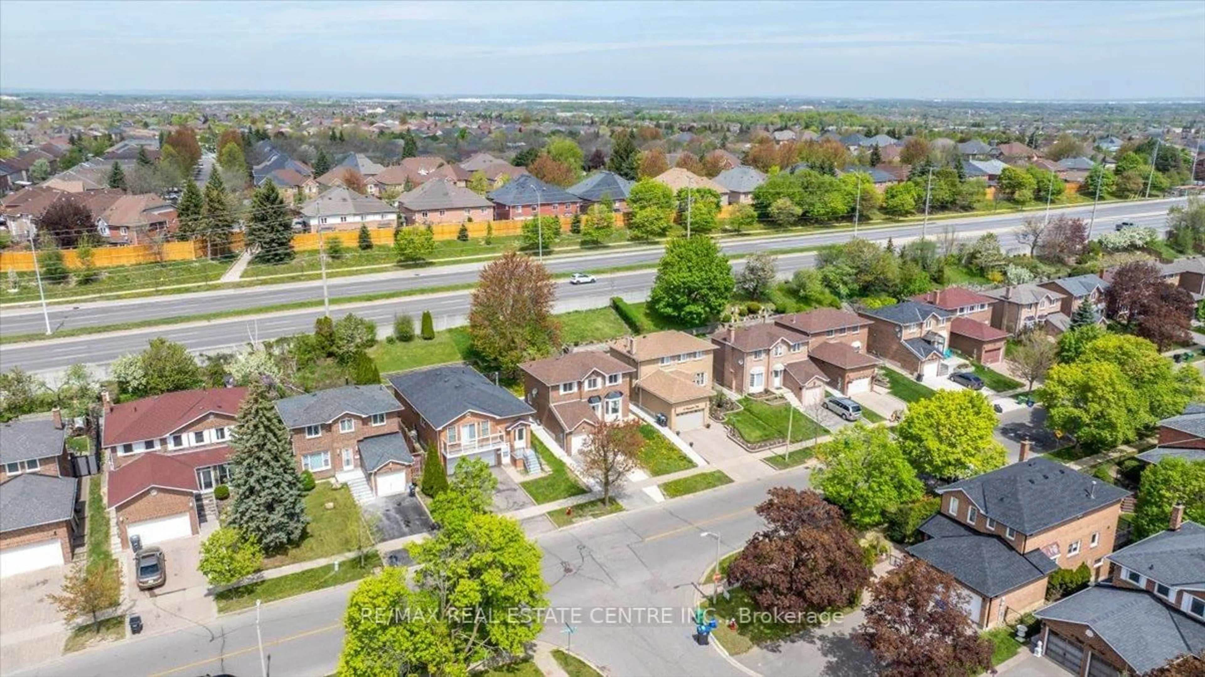 A pic from outside/outdoor area/front of a property/back of a property/a pic from drone, street for 56 Philosophers Tr, Brampton Ontario L6S 4C9