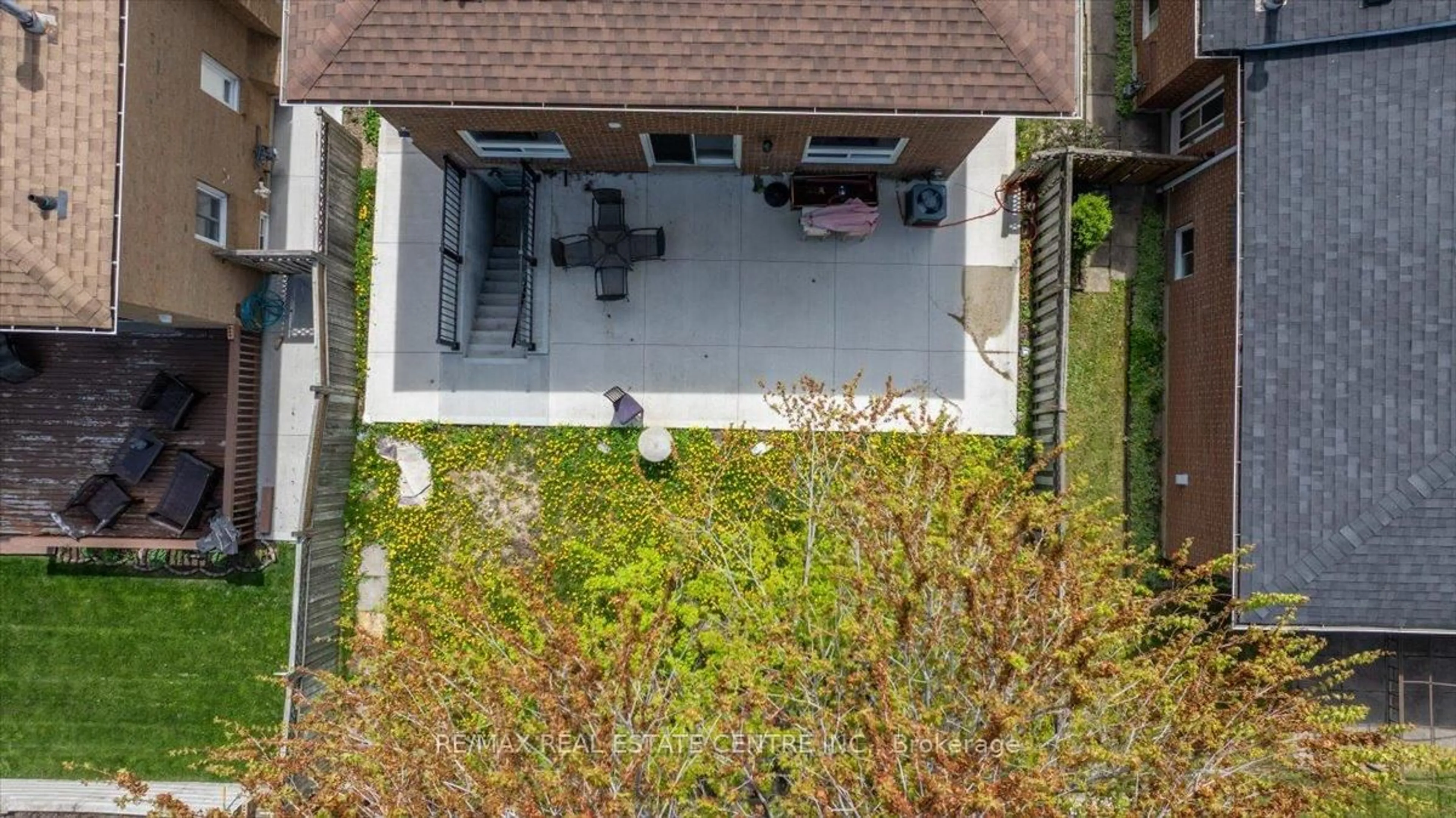 A pic from outside/outdoor area/front of a property/back of a property/a pic from drone, street for 56 Philosophers Tr, Brampton Ontario L6S 4C9